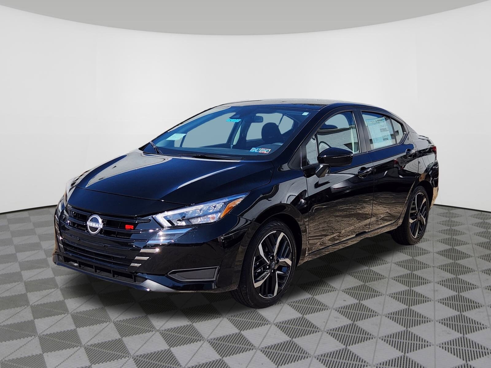 2025 Nissan Versa 1.6 SR photo 2