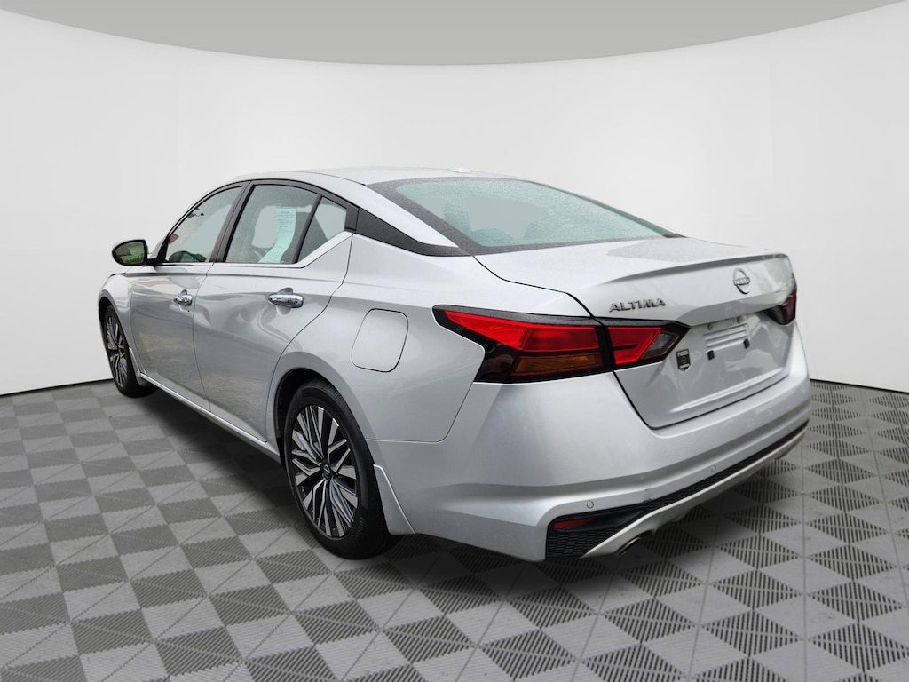 Used 2024 Nissan Altima 2.5 SV Sedan