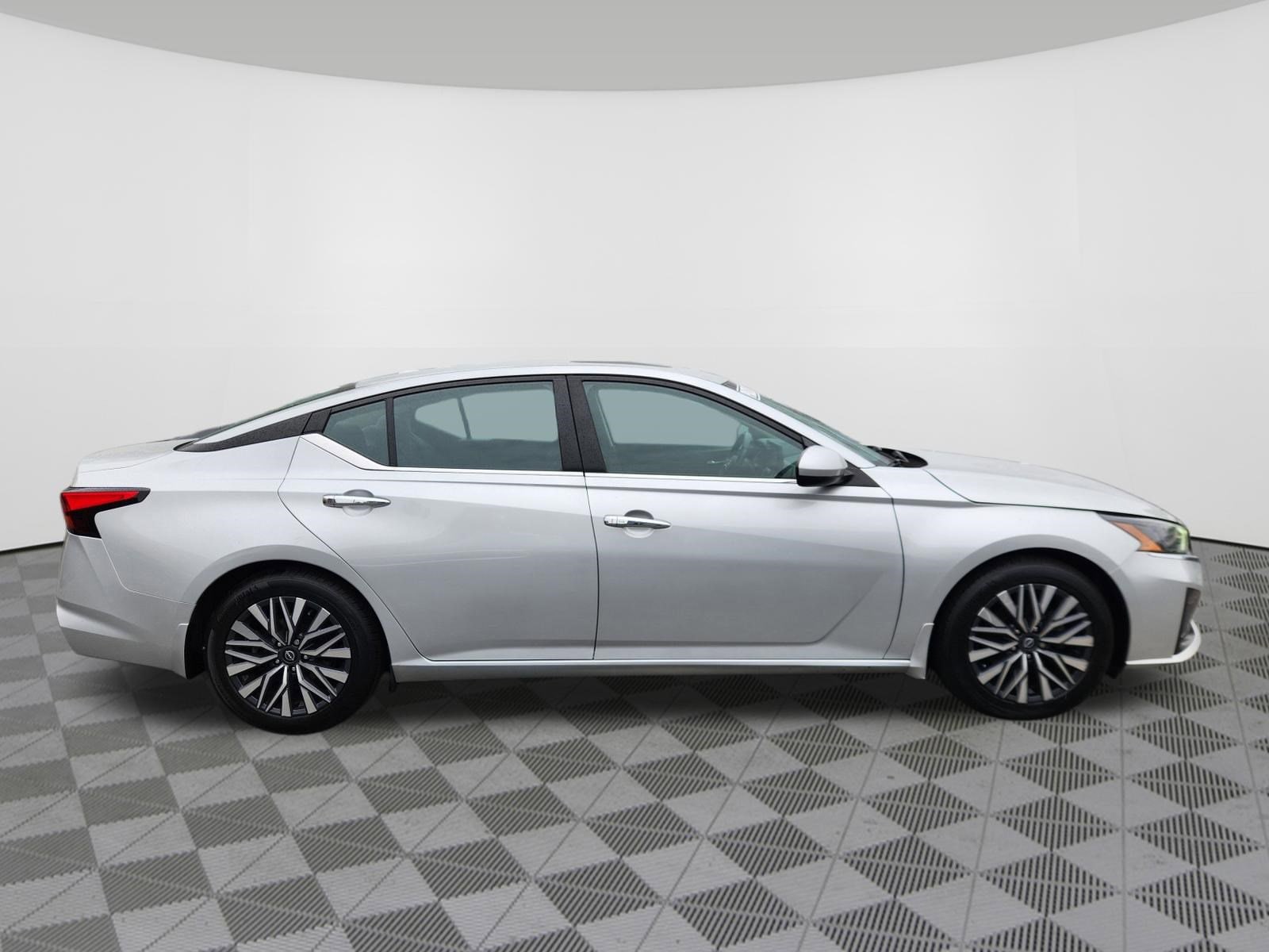 2024 Nissan Altima SV - Photo 6