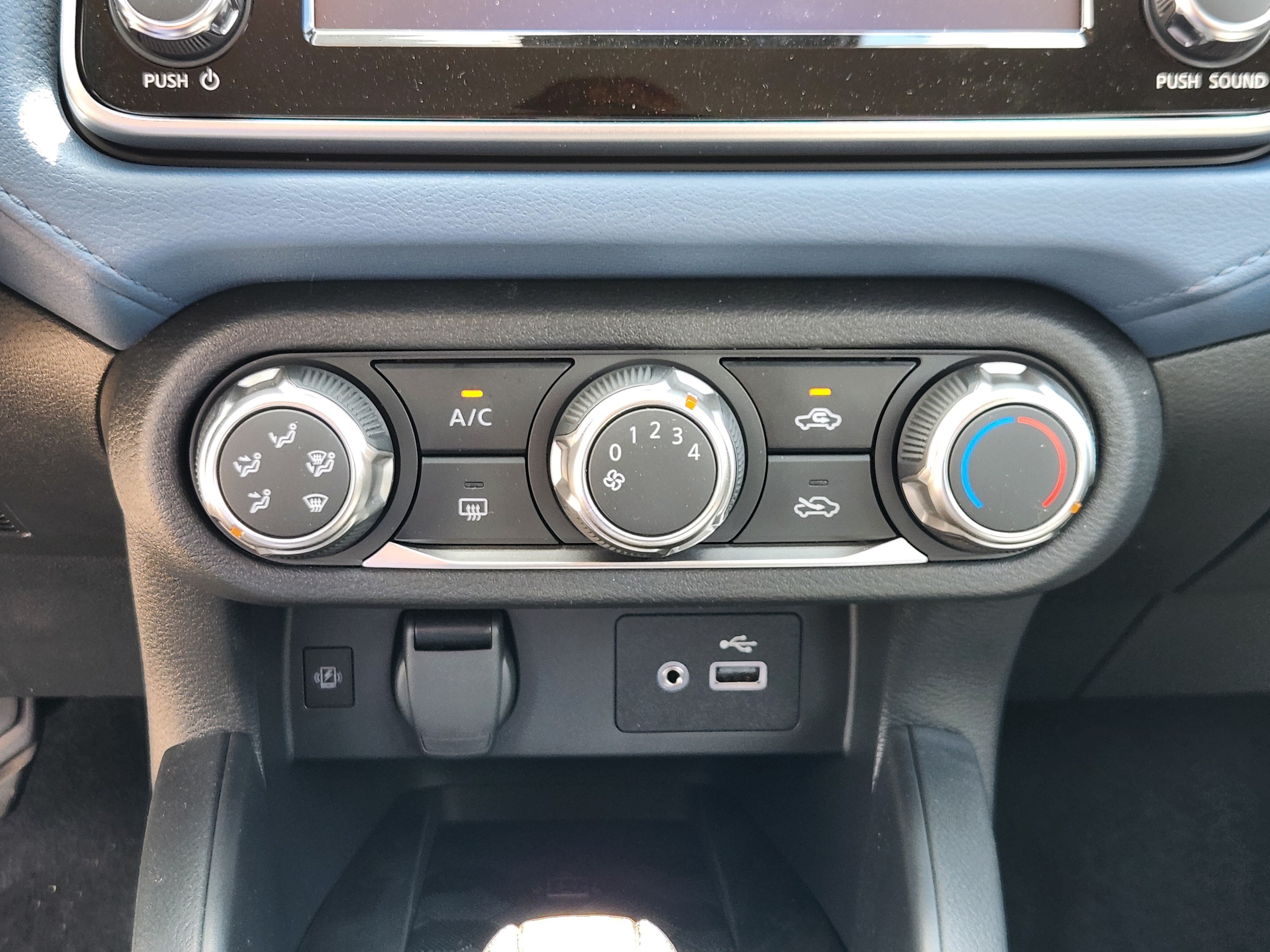 2025 Nissan Versa Sedan SV - Photo 12