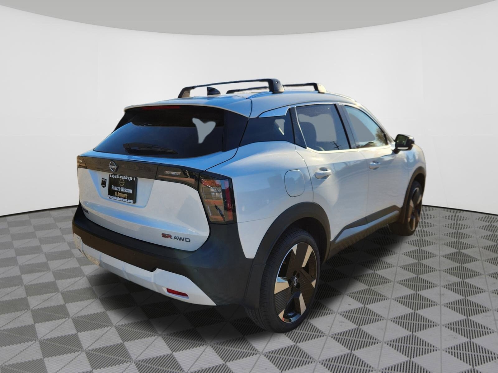 2026 Nissan Kicks SR photo 3
