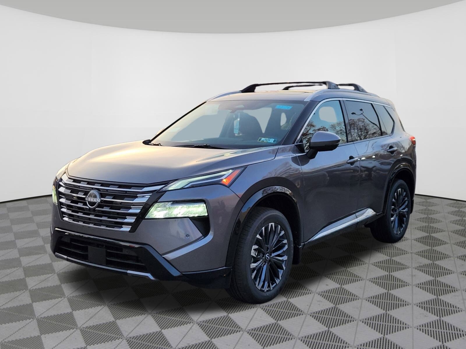 2026 Nissan Rogue Platinum photo 2