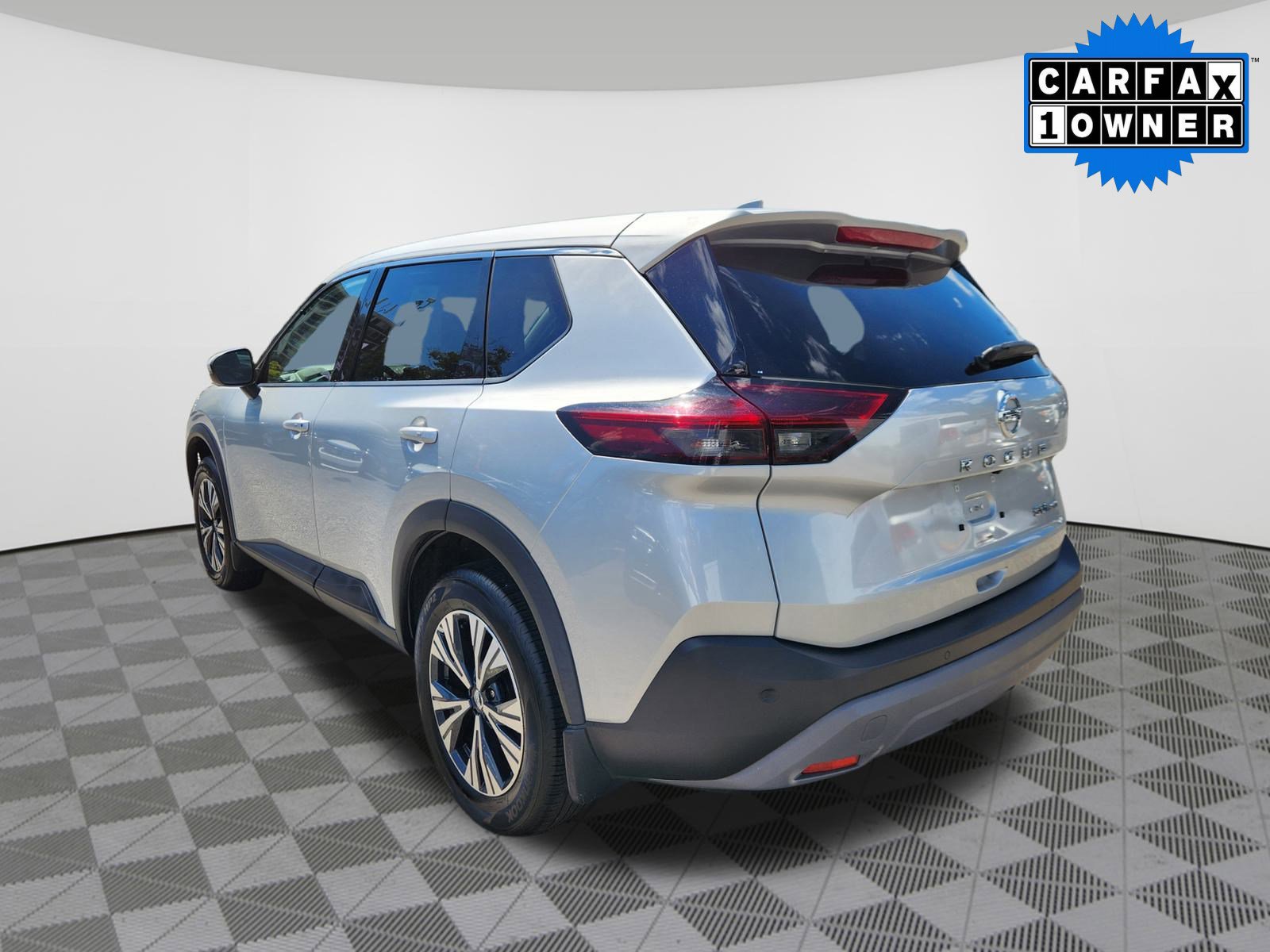 2021 Nissan Rogue SV photo 3