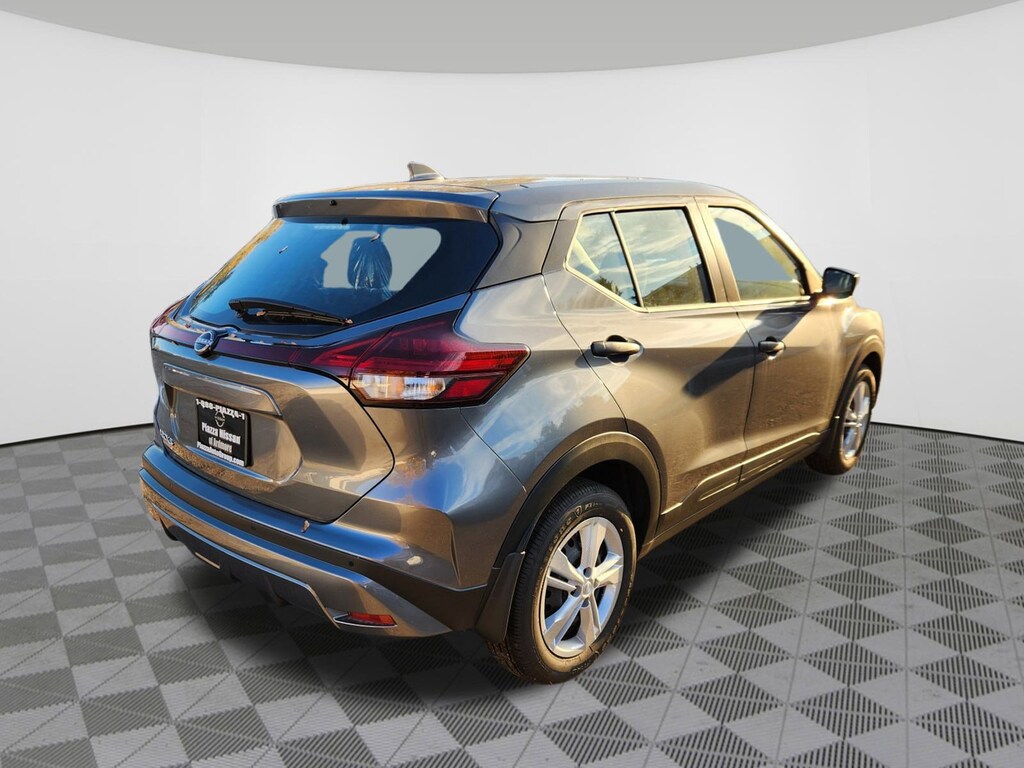 New 2025 Nissan Kicks Play S SUV