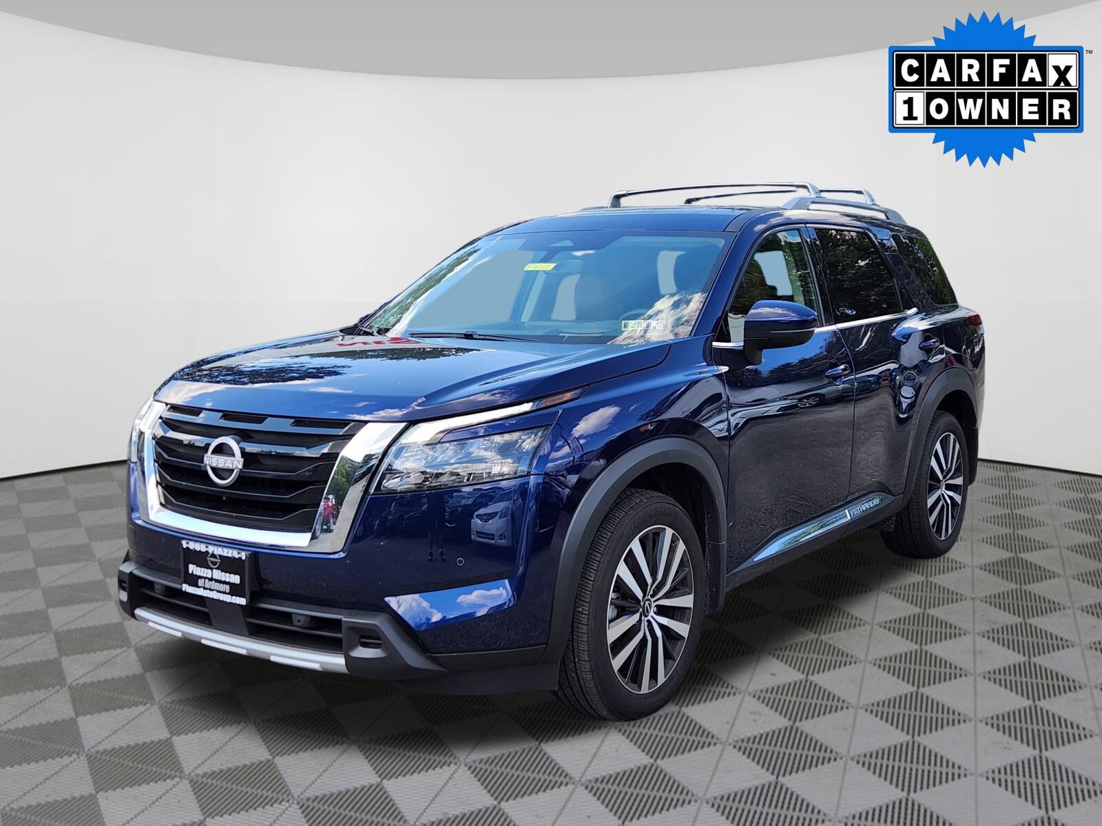 2025 Nissan Pathfinder Platinum photo 2