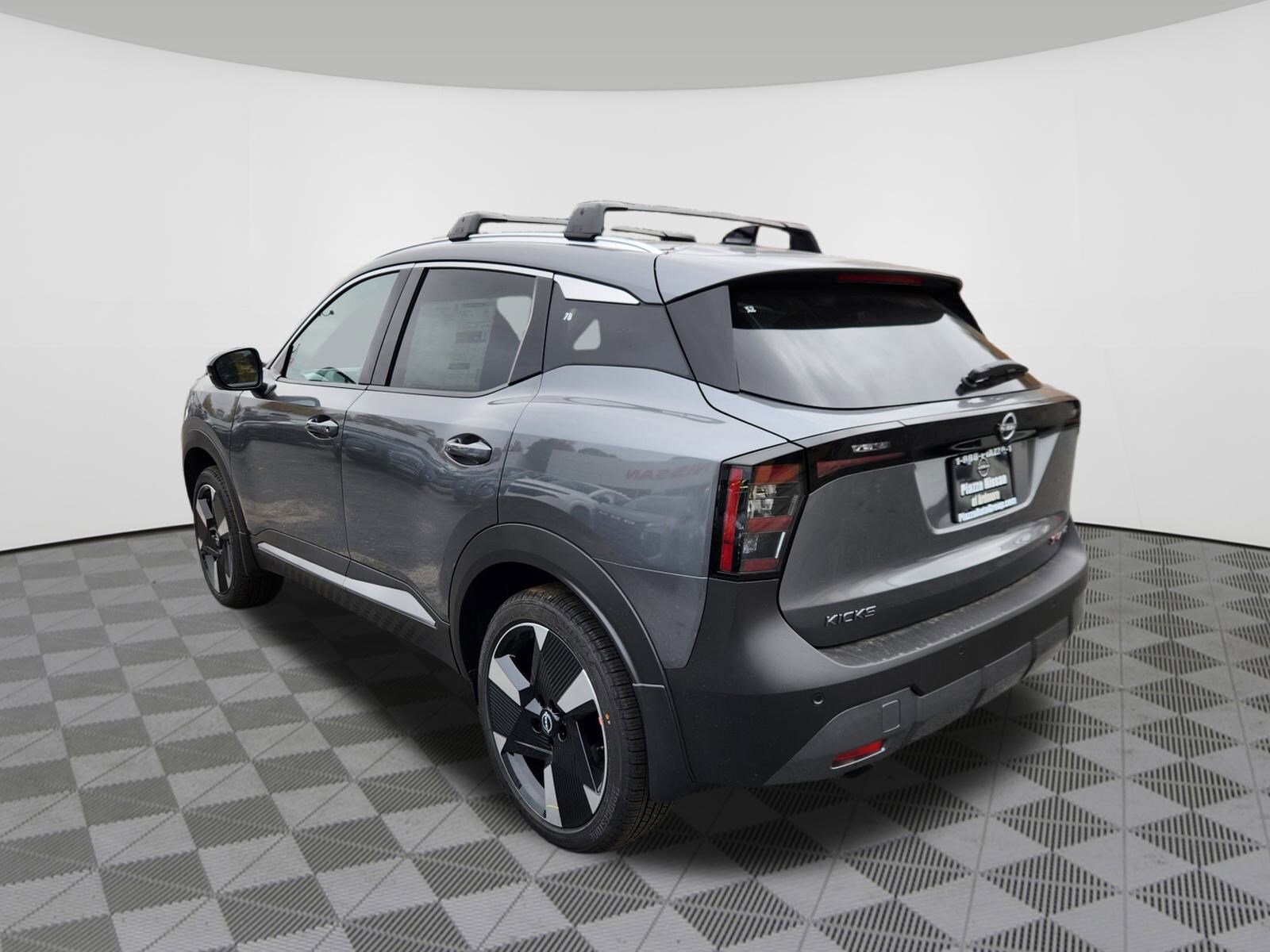 2026 Nissan Kicks SR photo 3