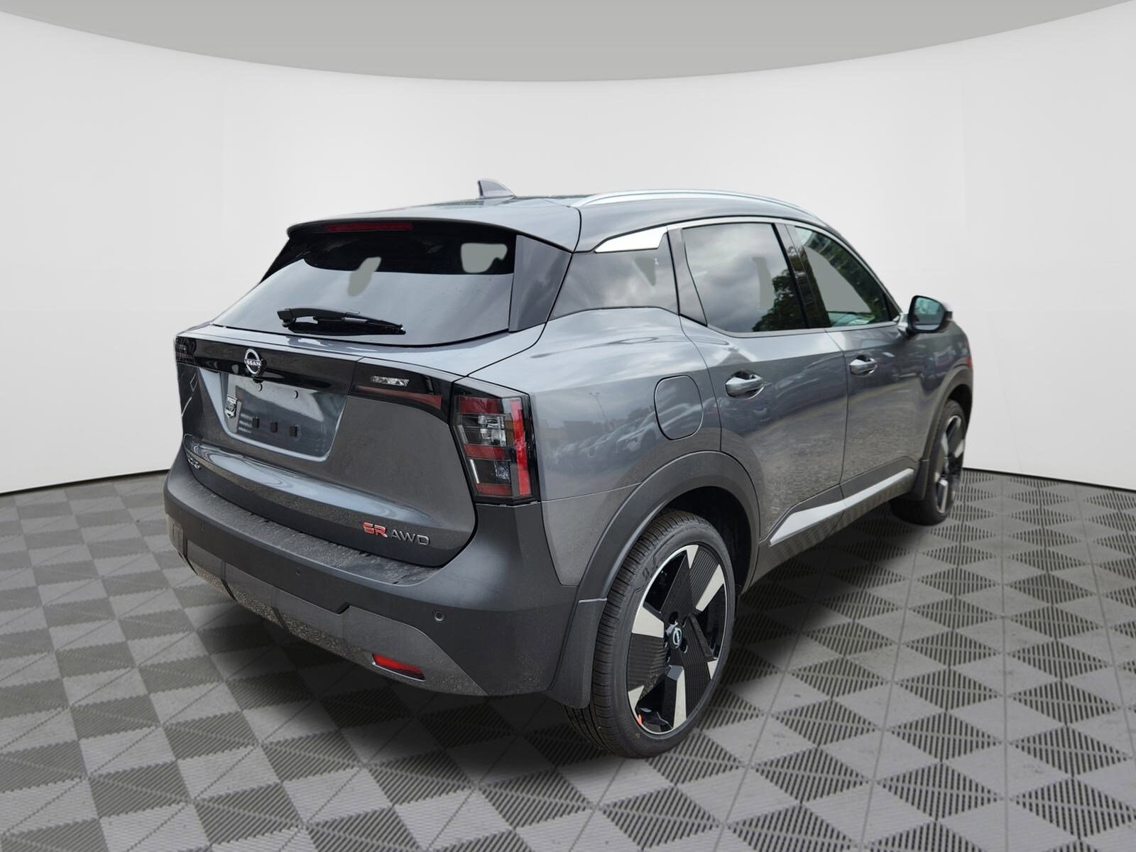 2025 Nissan Kicks SR photo 4