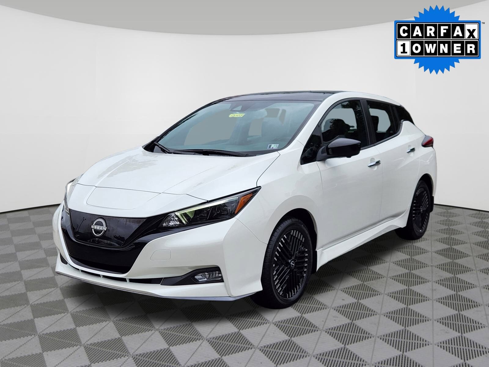 2024 Nissan Leaf SV Plus photo 2