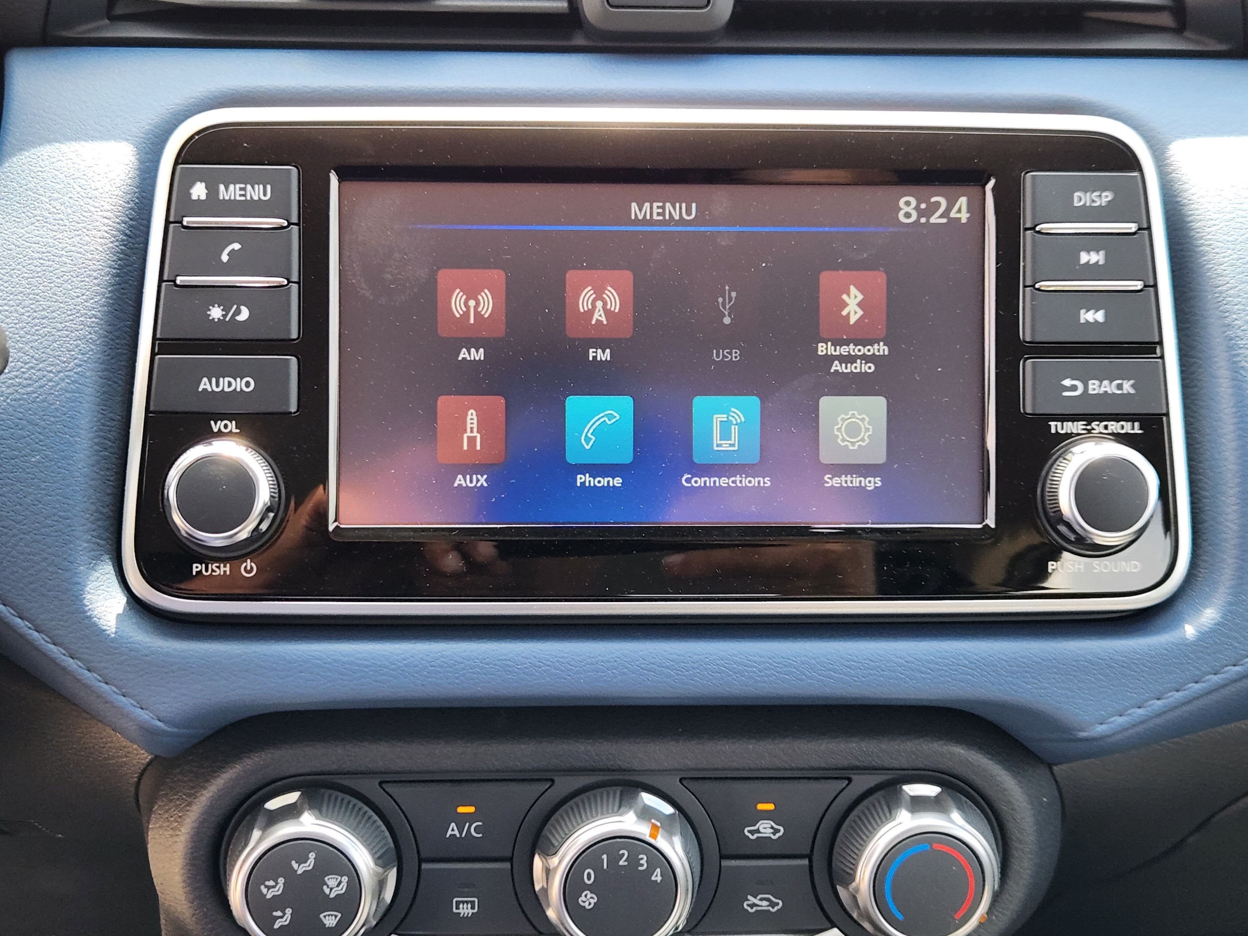 2025 Nissan Versa Sedan SV - Photo 11