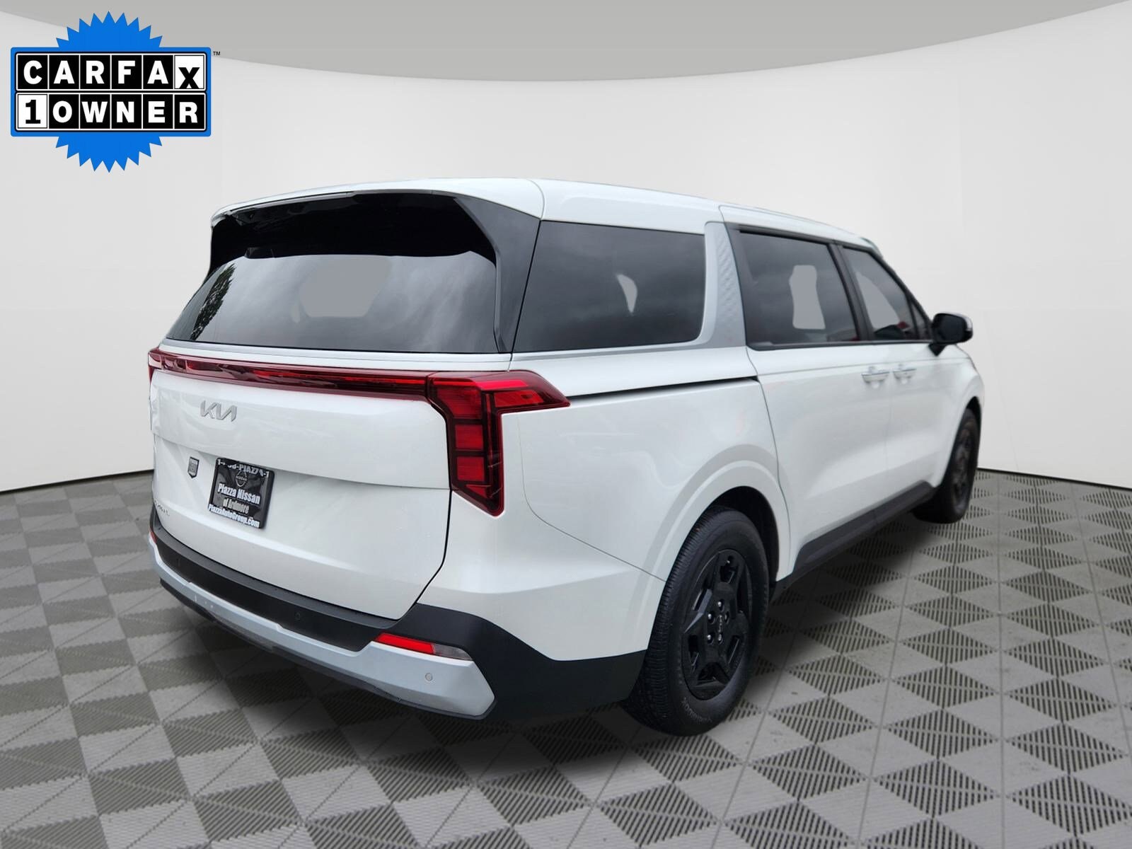 2025 Kia Carnival LXS photo 4