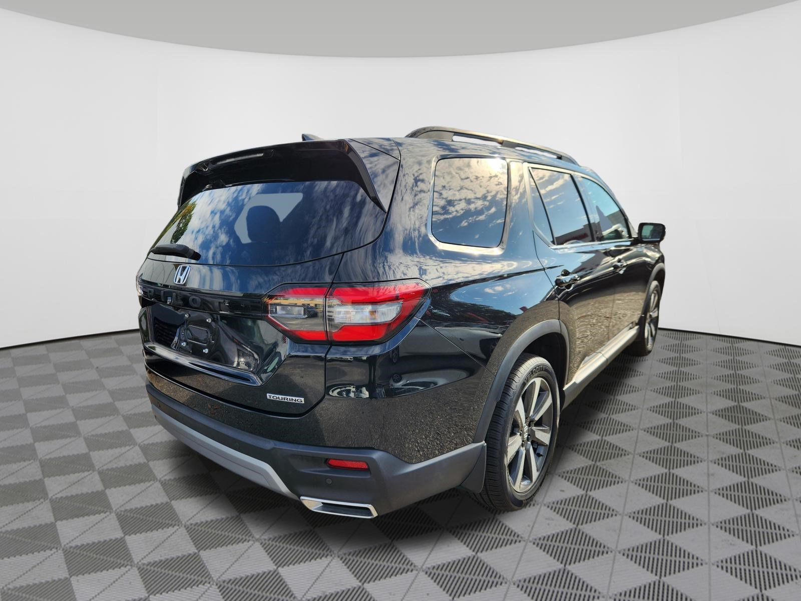 Used 2023 Honda Pilot Touring SUV