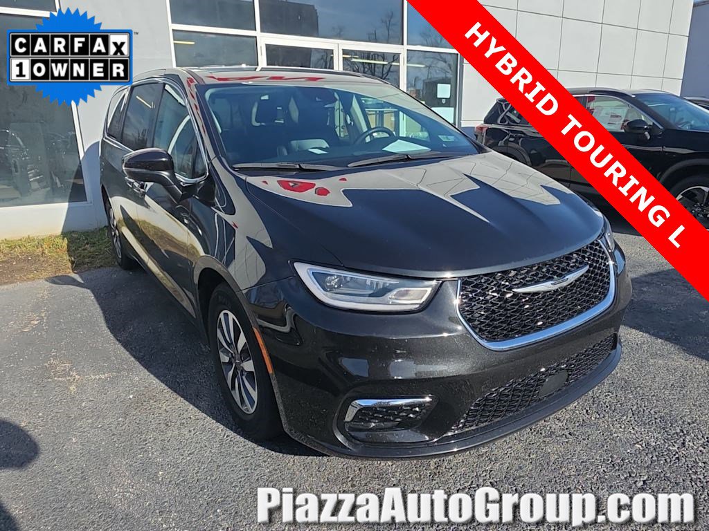 2023 Chrysler Pacifica Hybrid Touring L's photo
