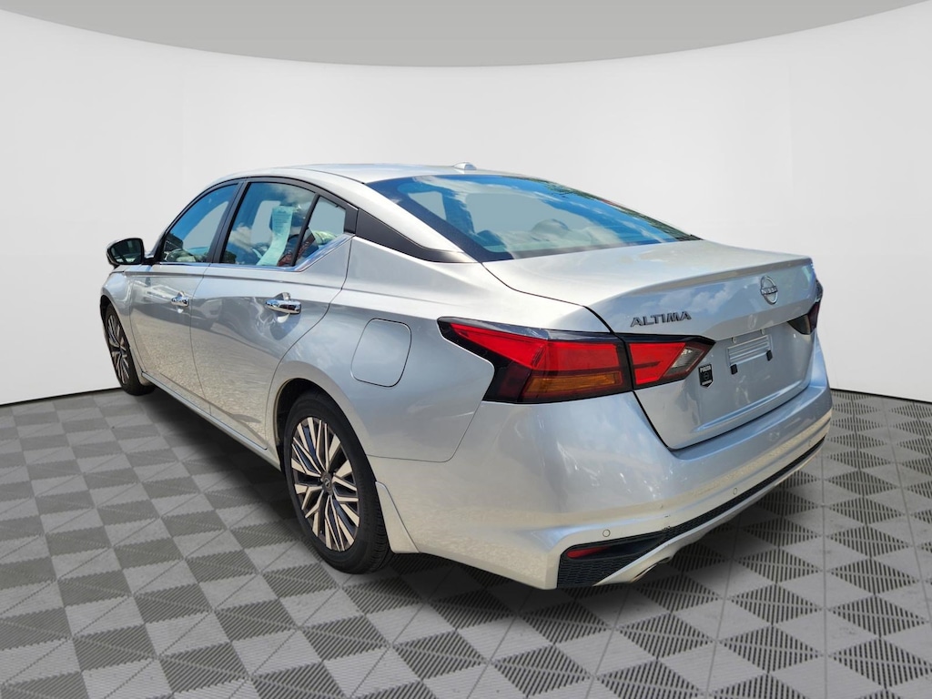 Used 2024 Nissan Altima 2.5 SV Sedan