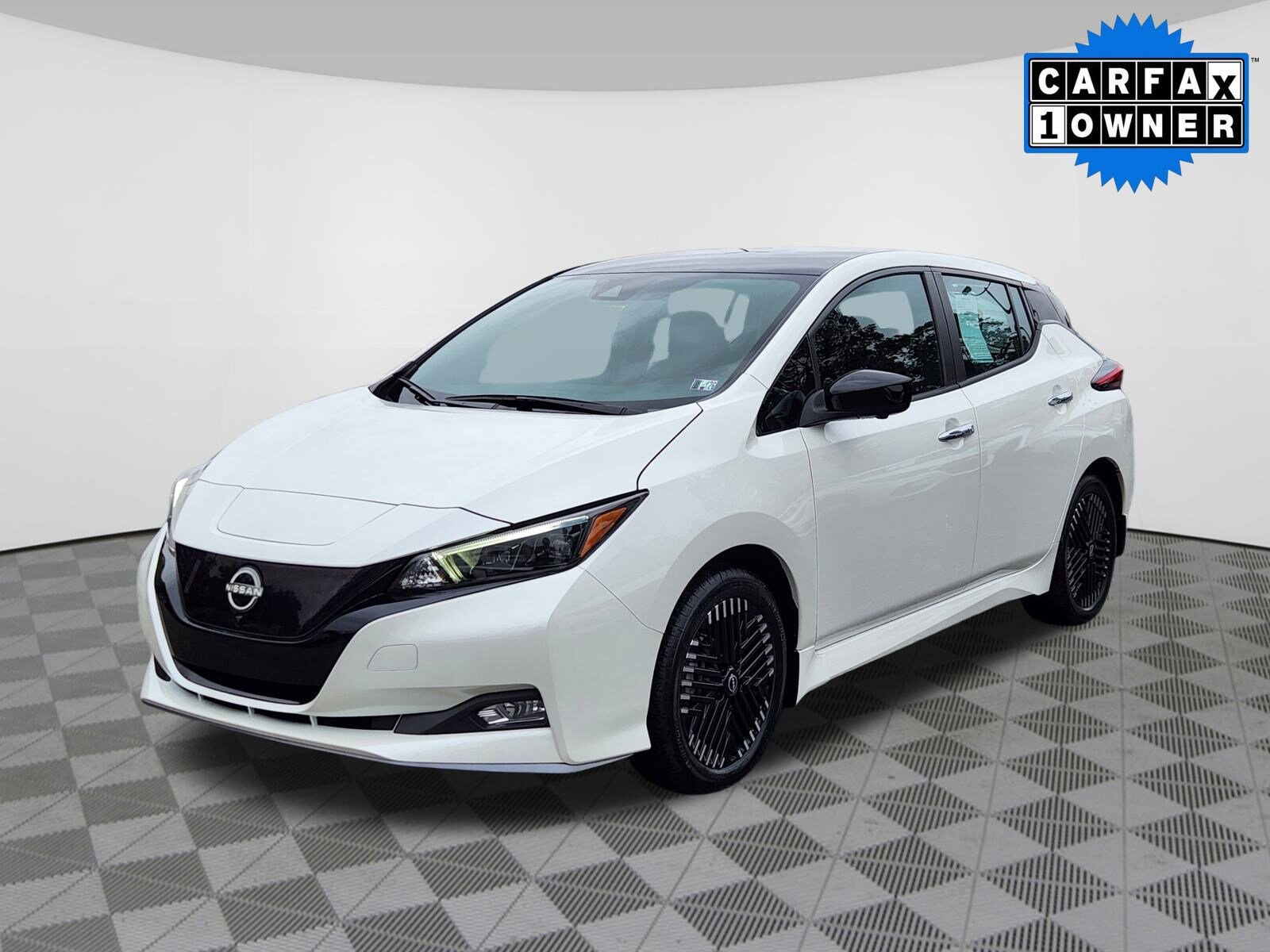 2024 Nissan Leaf SV Plus photo 2