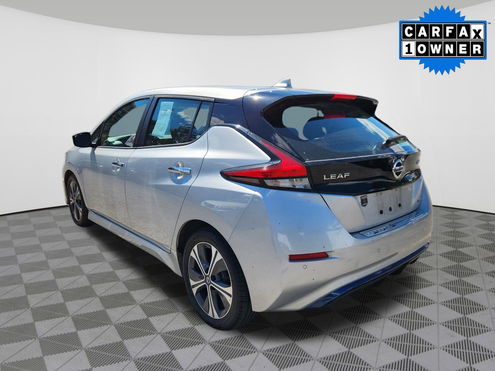 2020 Nissan Leaf SV photo 3