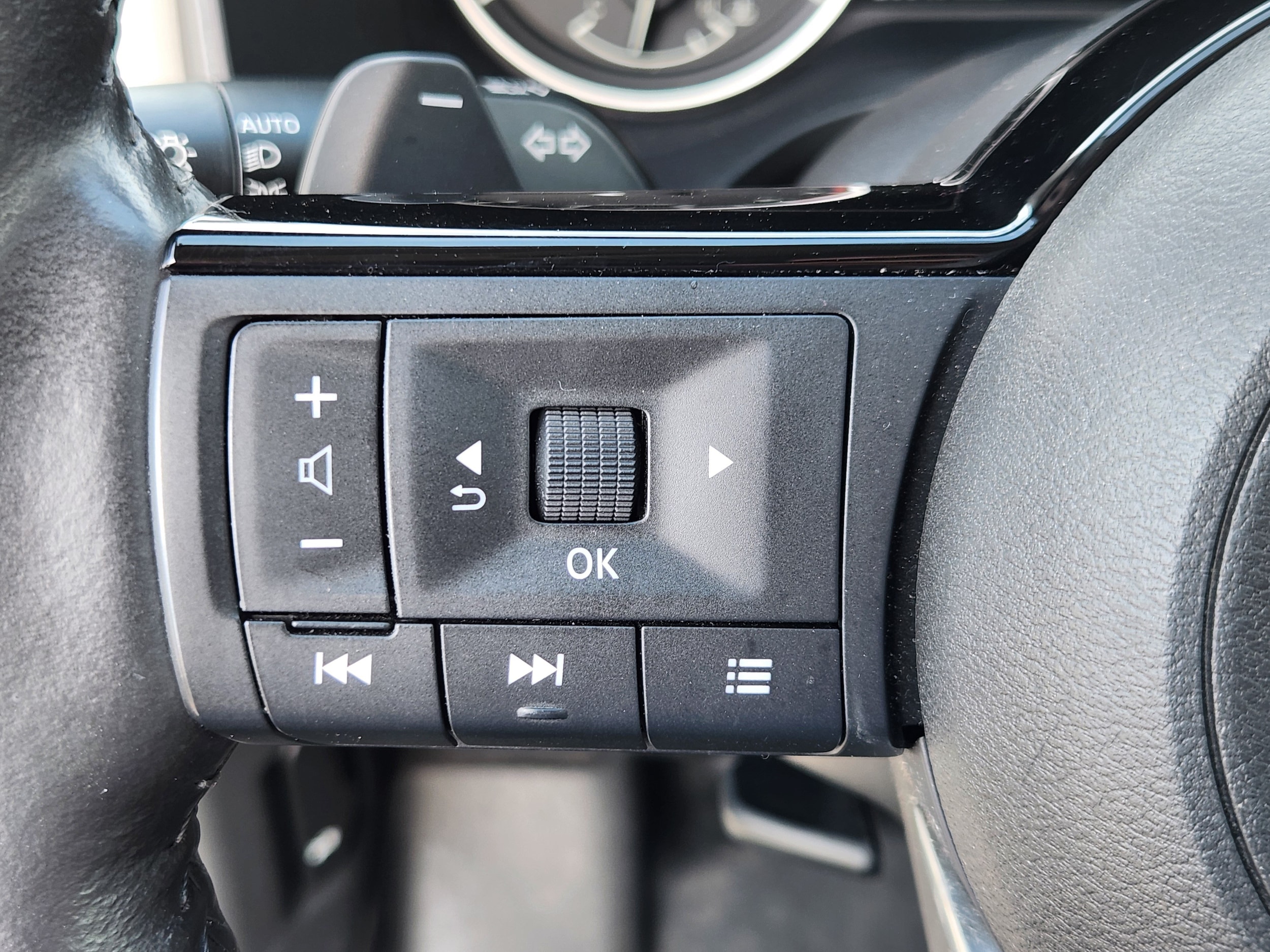 2022 Nissan Rogue SV - Photo 23