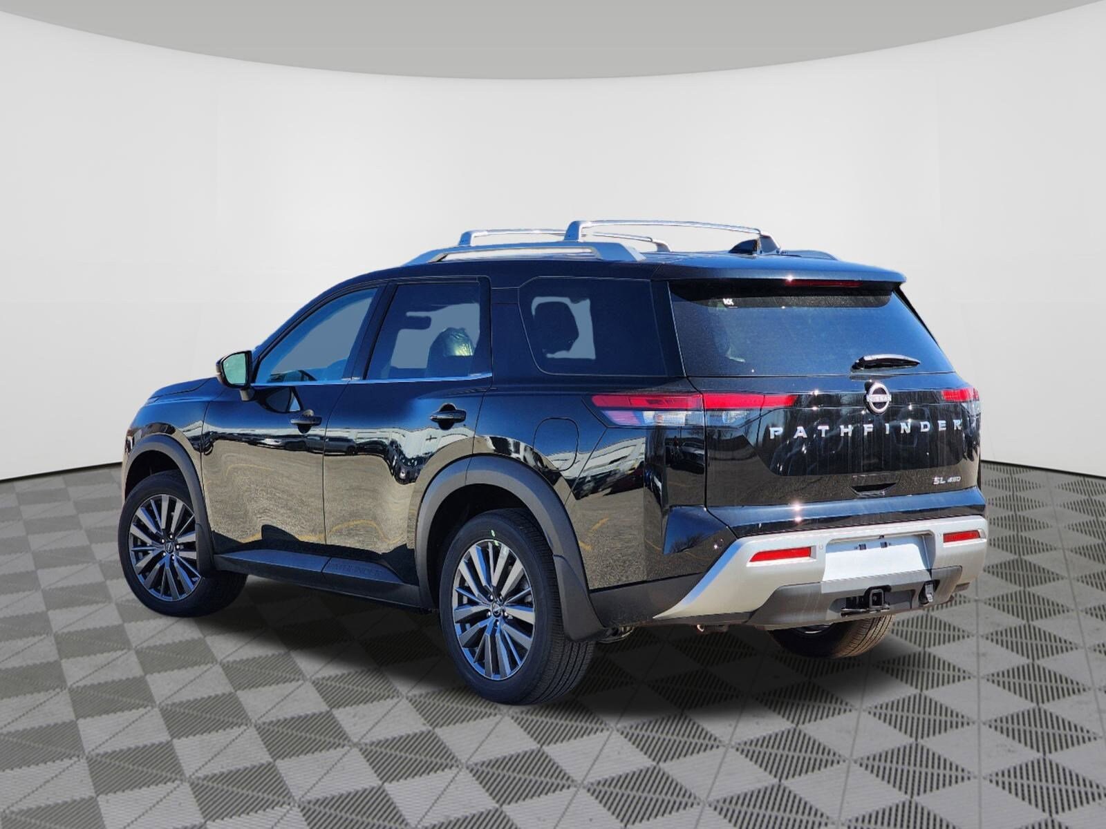 2025 Nissan Pathfinder SL photo 2