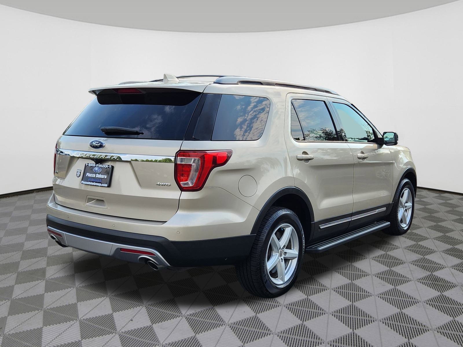 2017 Ford Explorer XLT photo 4