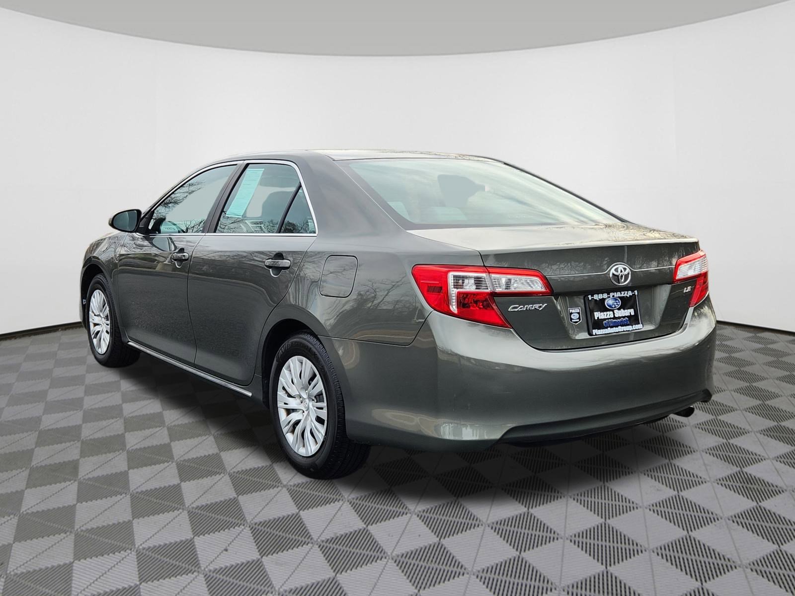 2012 Toyota Camry LE photo 3