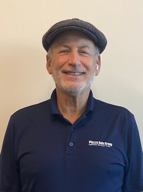 Staff member Larry David from ID_5ec5a935e811