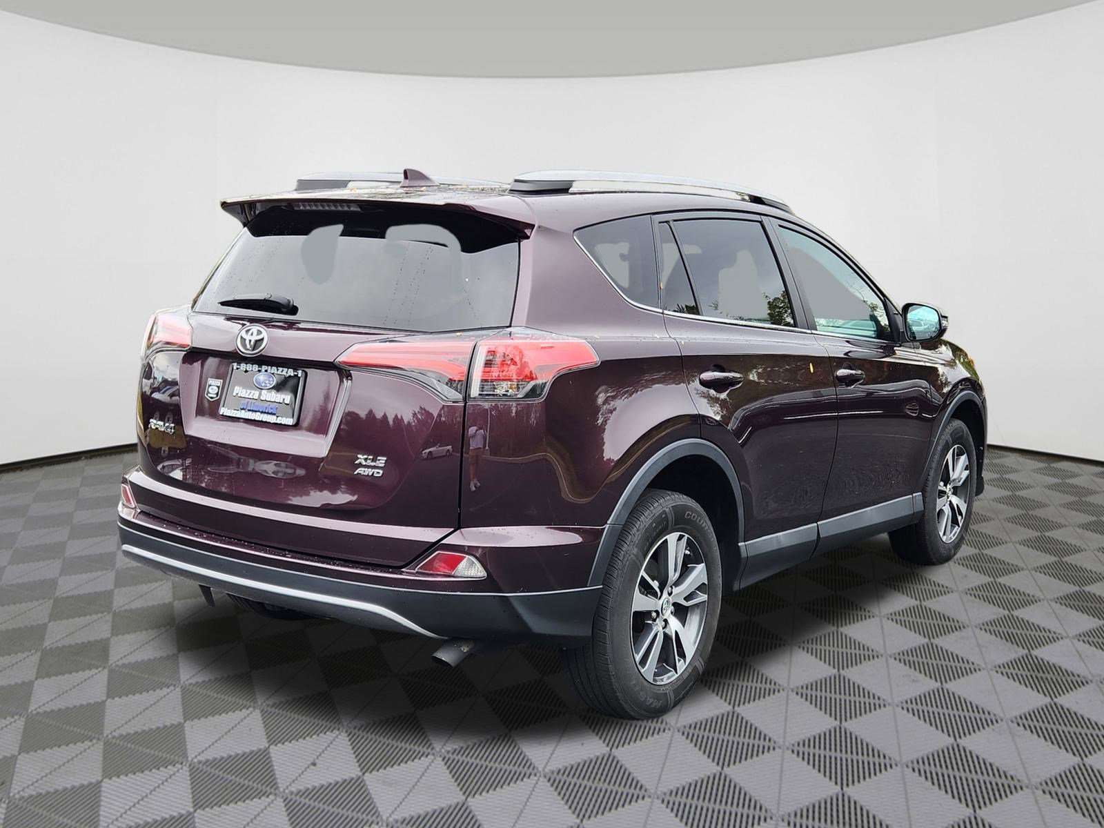 2017 Toyota RAV4 XLE photo 4