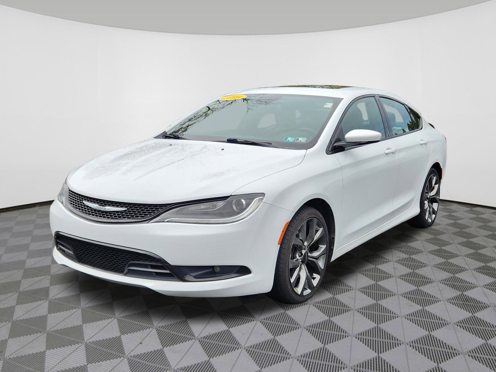 2015 Chrysler 200 S photo 2