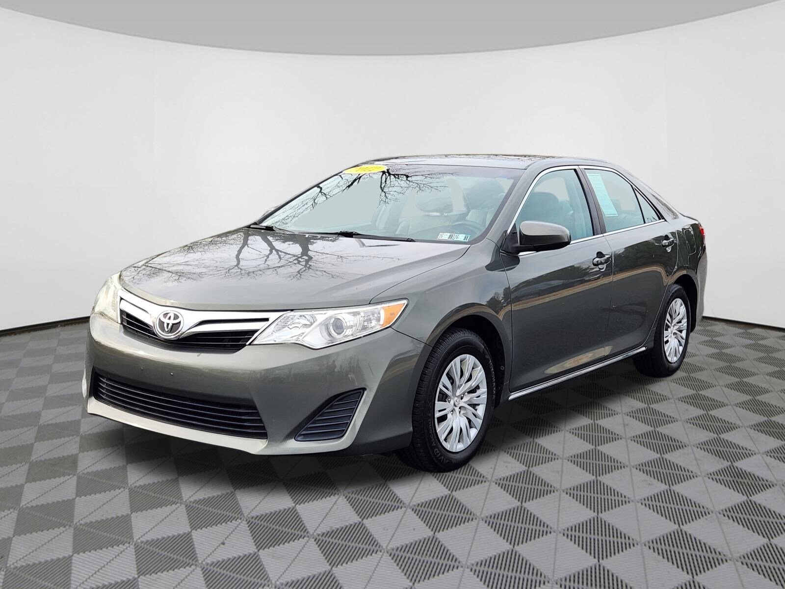 2012 Toyota Camry LE photo 2