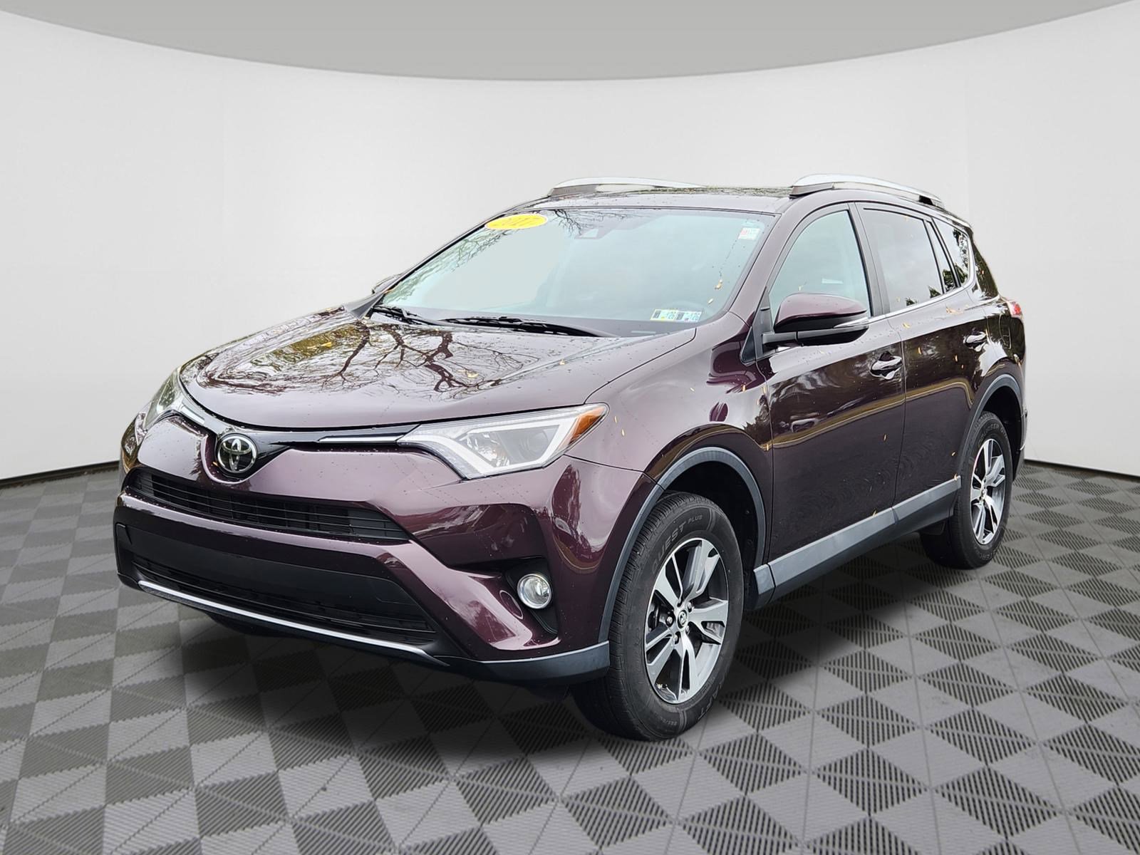 2017 Toyota RAV4 XLE photo 2
