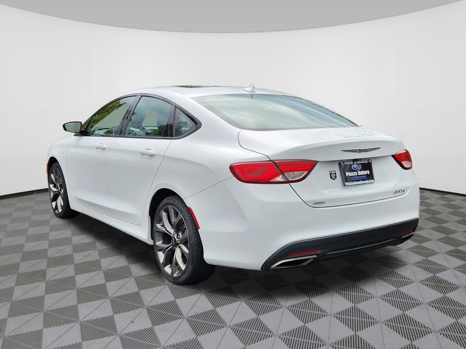 2015 Chrysler 200 S photo 3