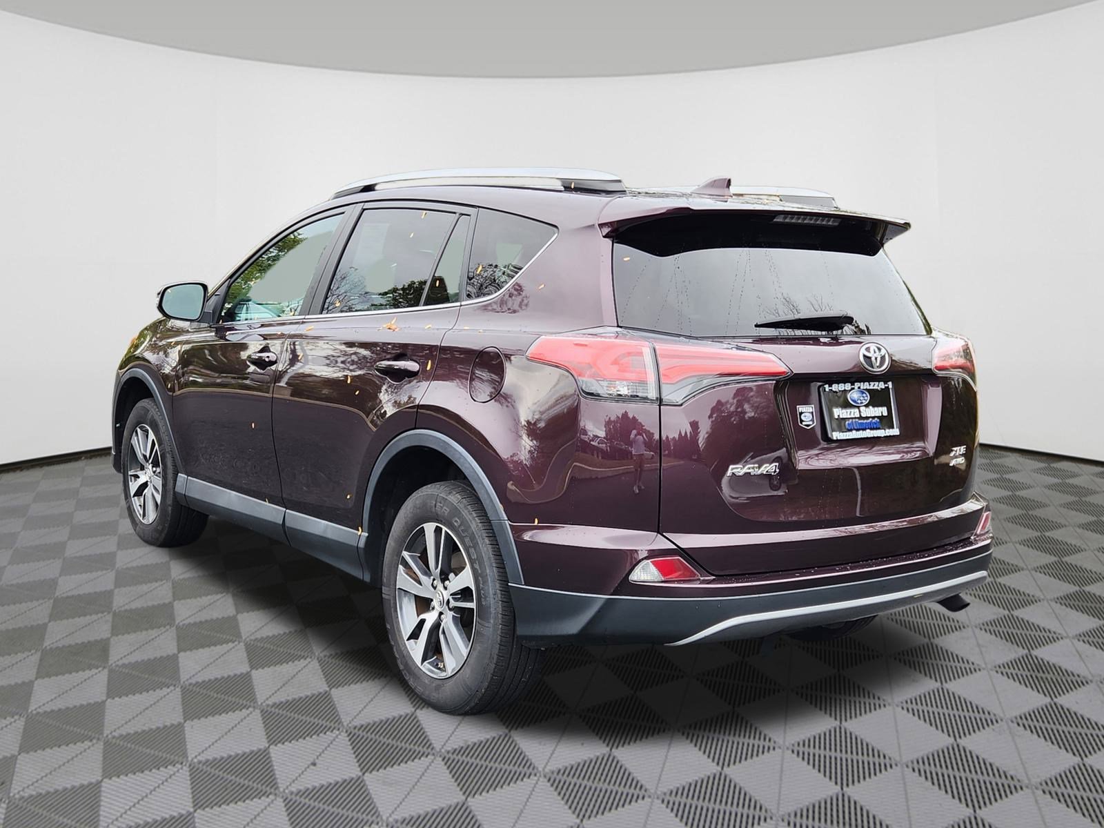 2017 Toyota RAV4 XLE photo 3