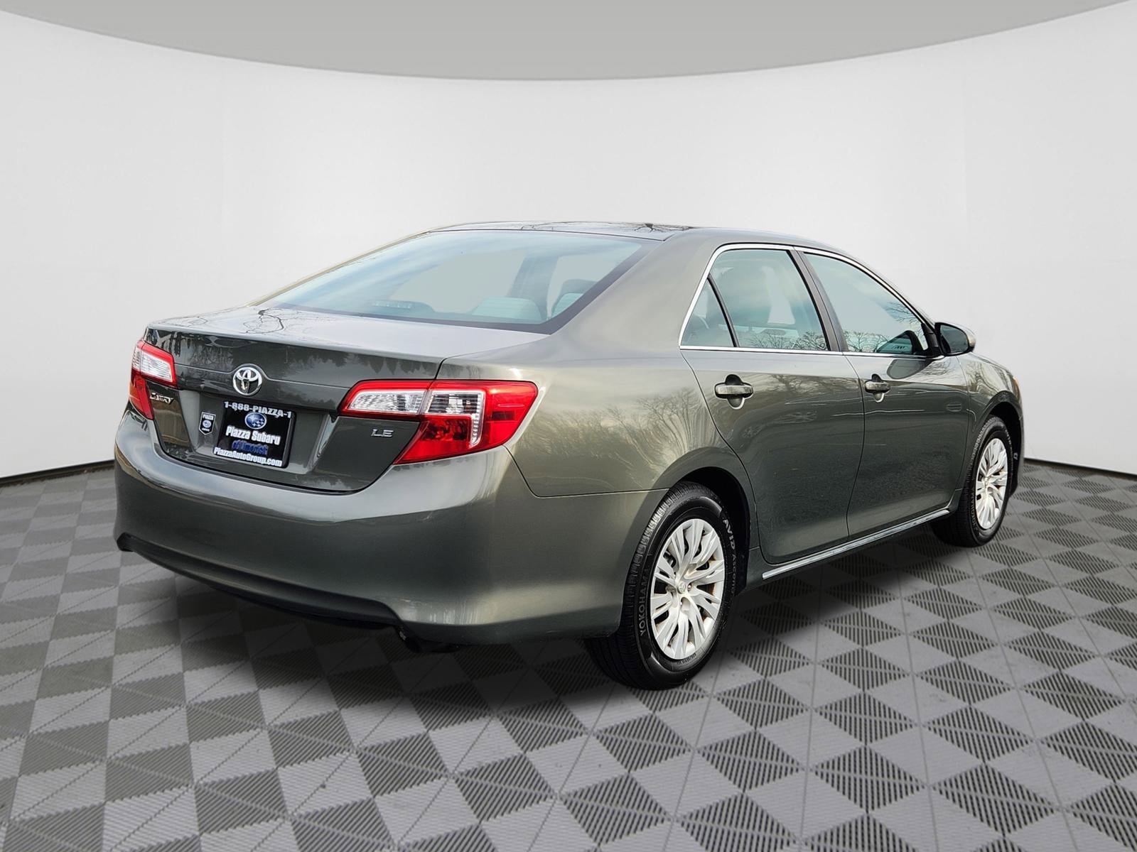 2012 Toyota Camry LE photo 4