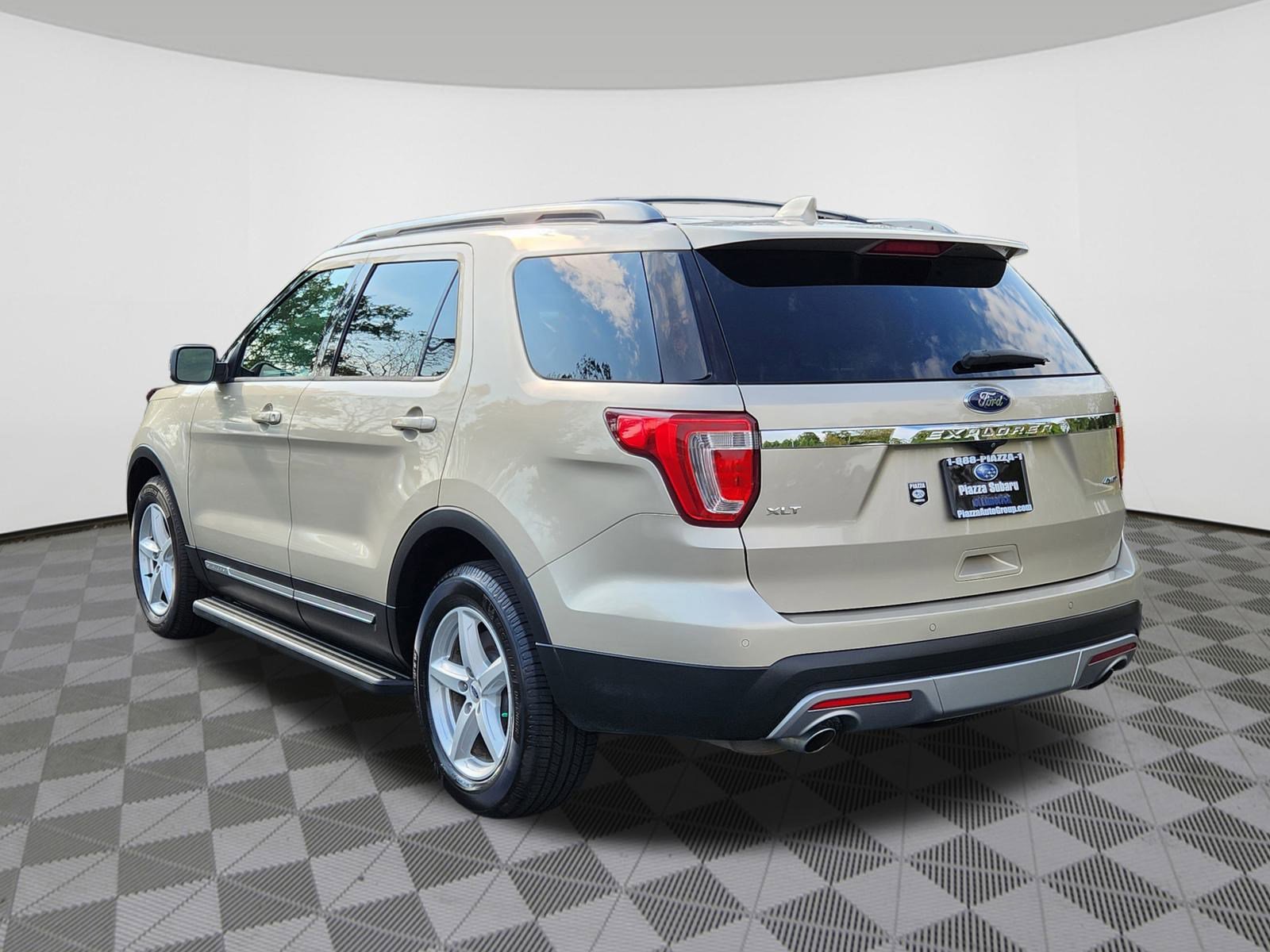 2017 Ford Explorer XLT photo 3