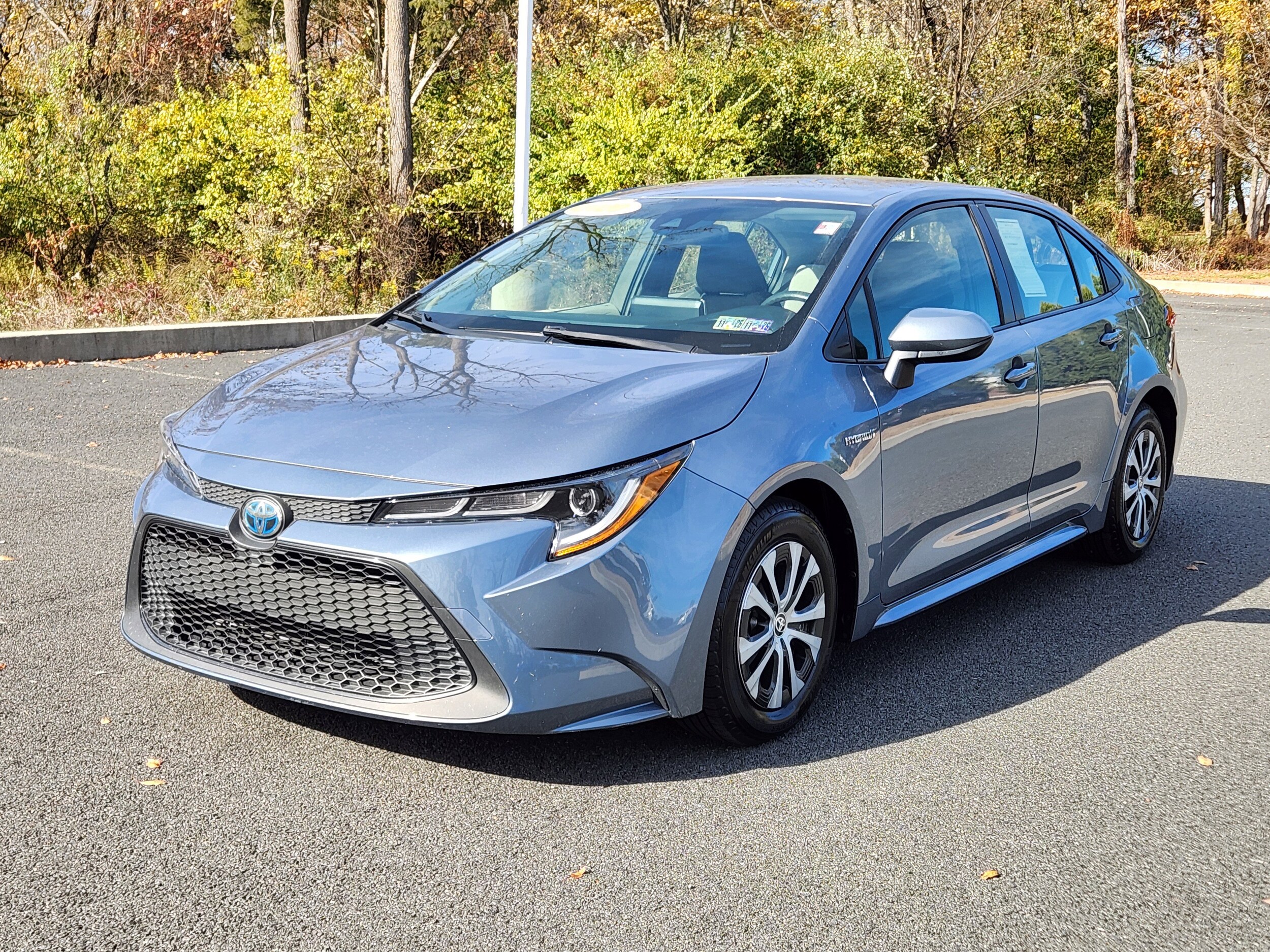 2020 Toyota Corolla Hybrid LE photo 2