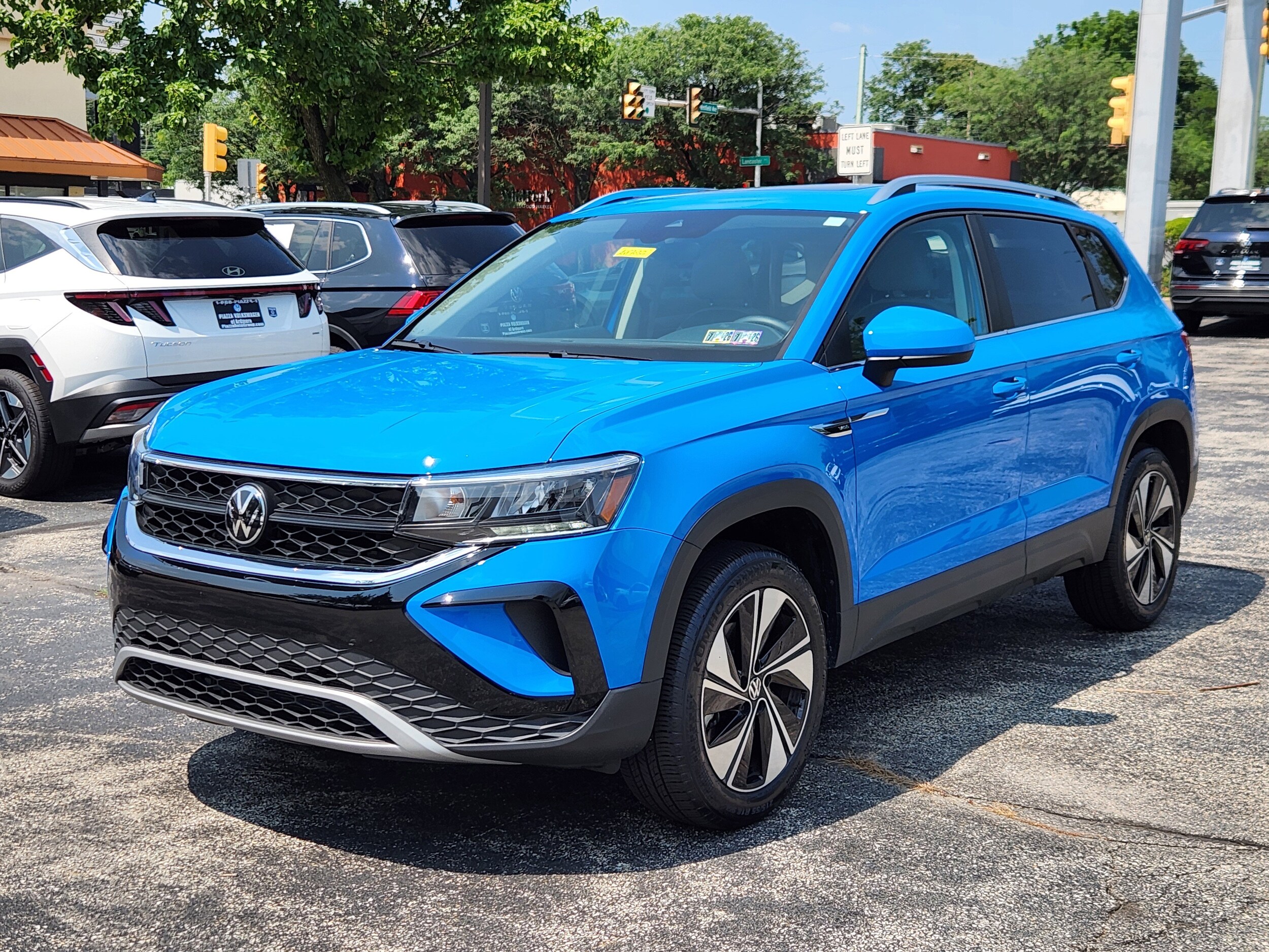 2024 Volkswagen Taos SE photo 2