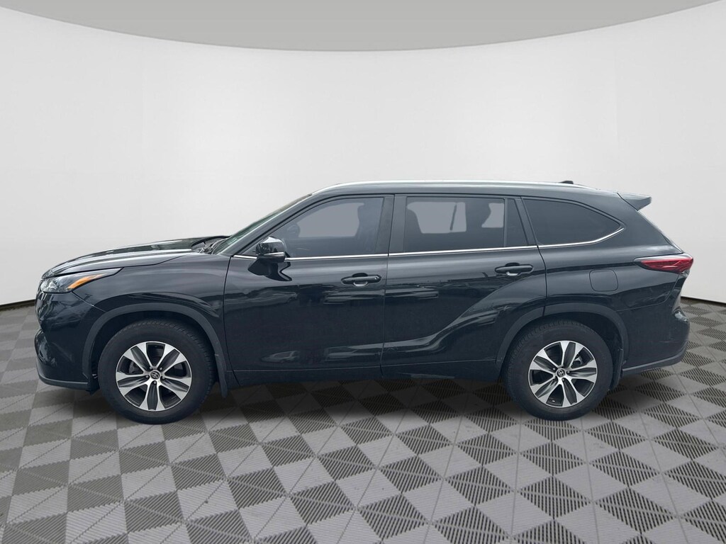 Used 2023 Toyota Highlander SUV
