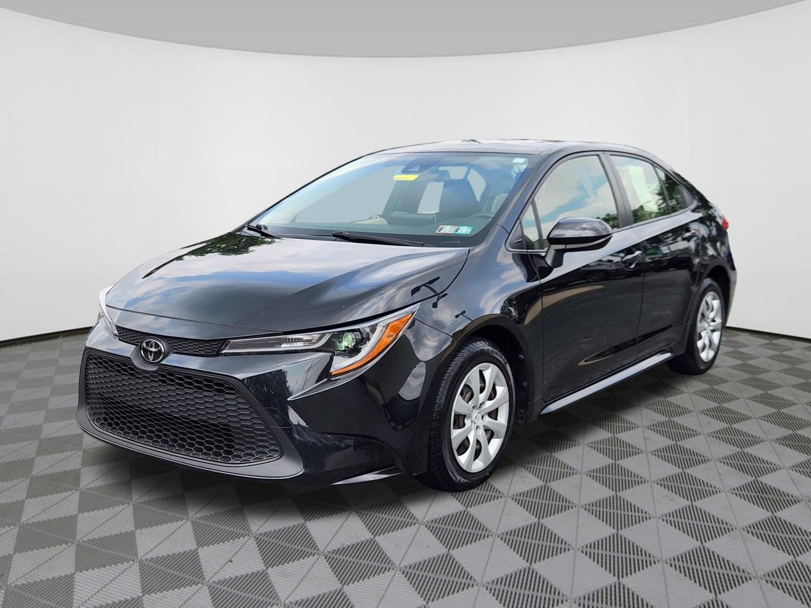 Used 2020 Toyota Corolla LE with VIN JTDEPRAE2LJ032446 for sale in West Chester, PA