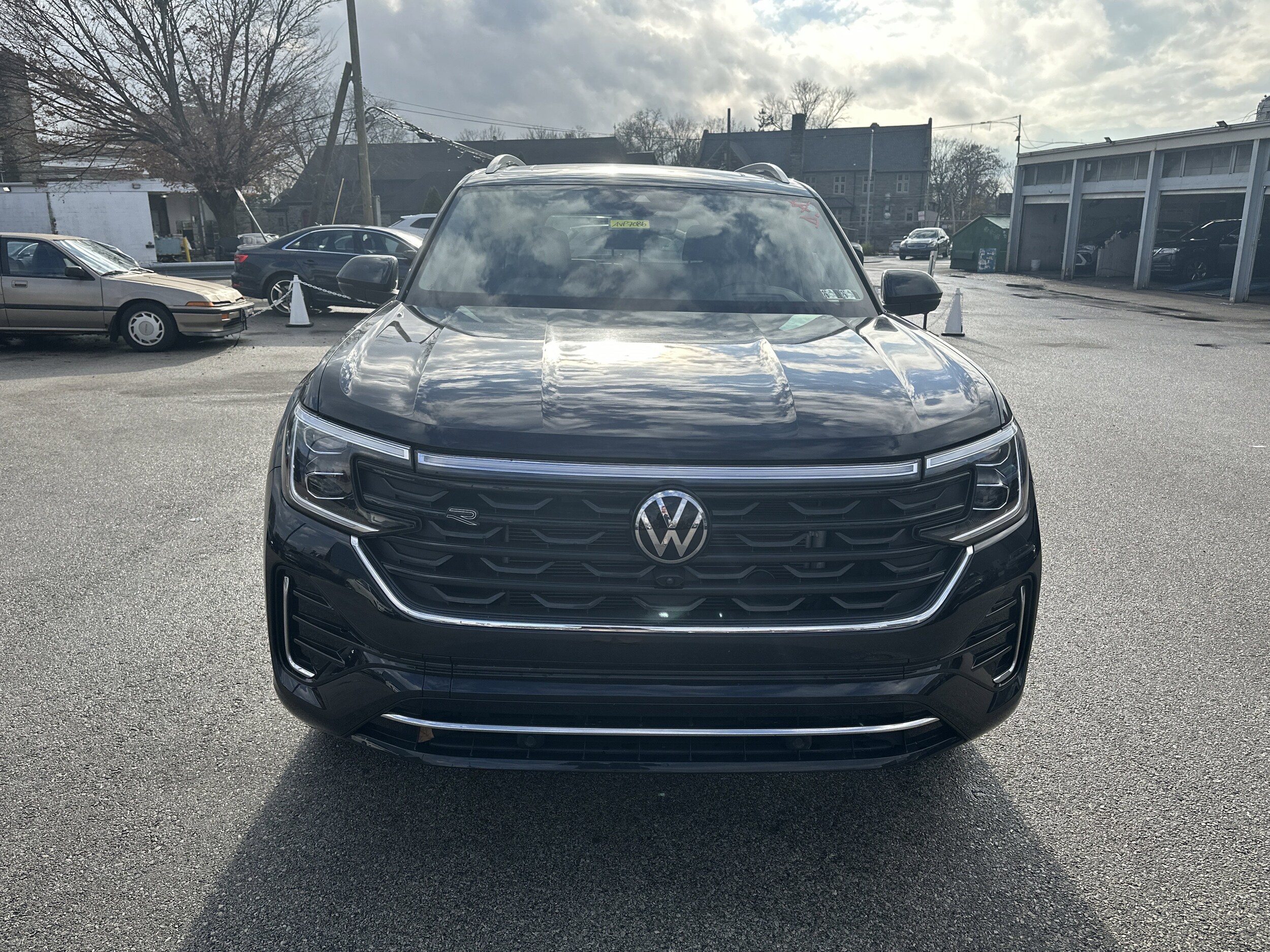 2024 Volkswagen Atlas SEL Premium R-Line photo 2