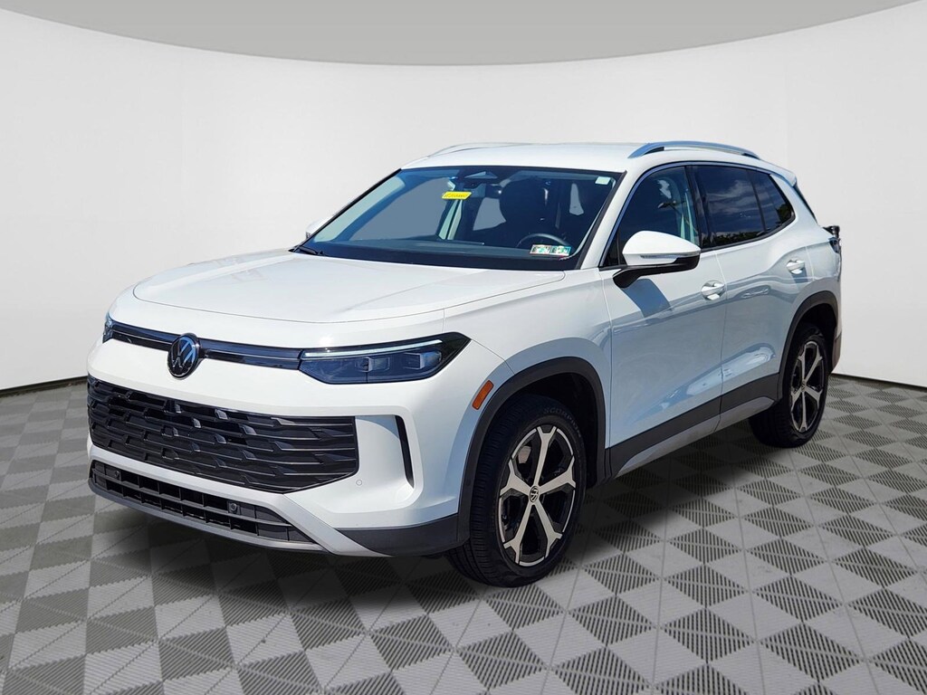Used 2025 Volkswagen Tiguan 2.0T SE SUV