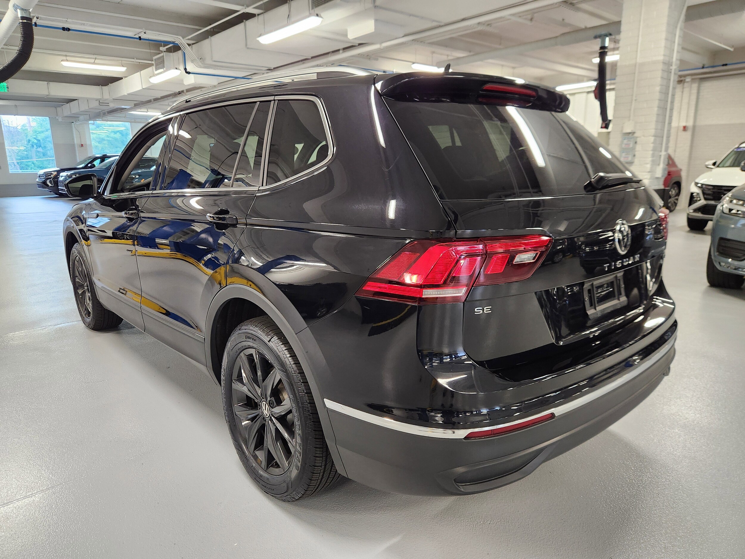 2024 Volkswagen Tiguan SE Wolfsburg Edition photo 2