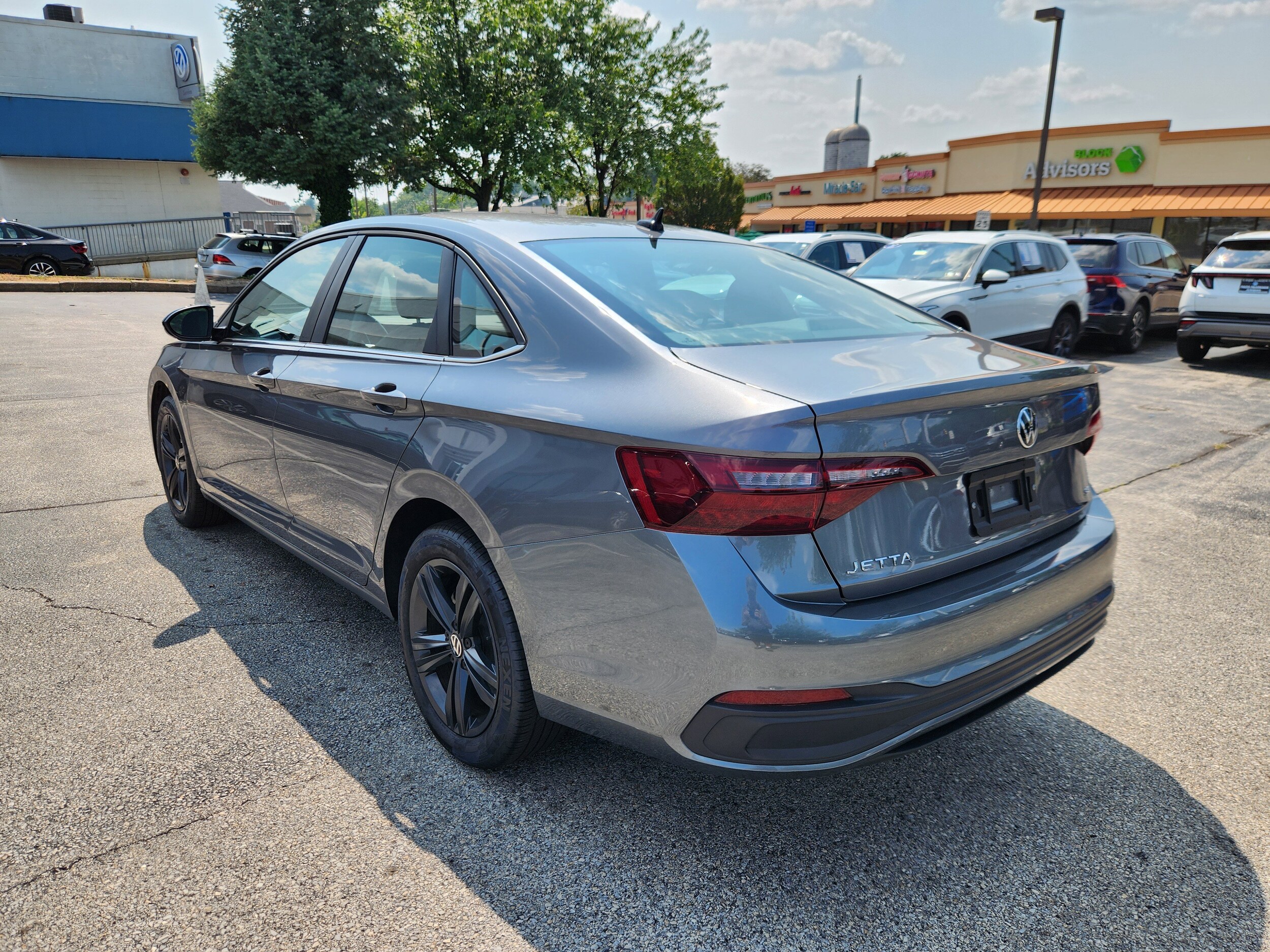 2024 Volkswagen Jetta SE photo 2