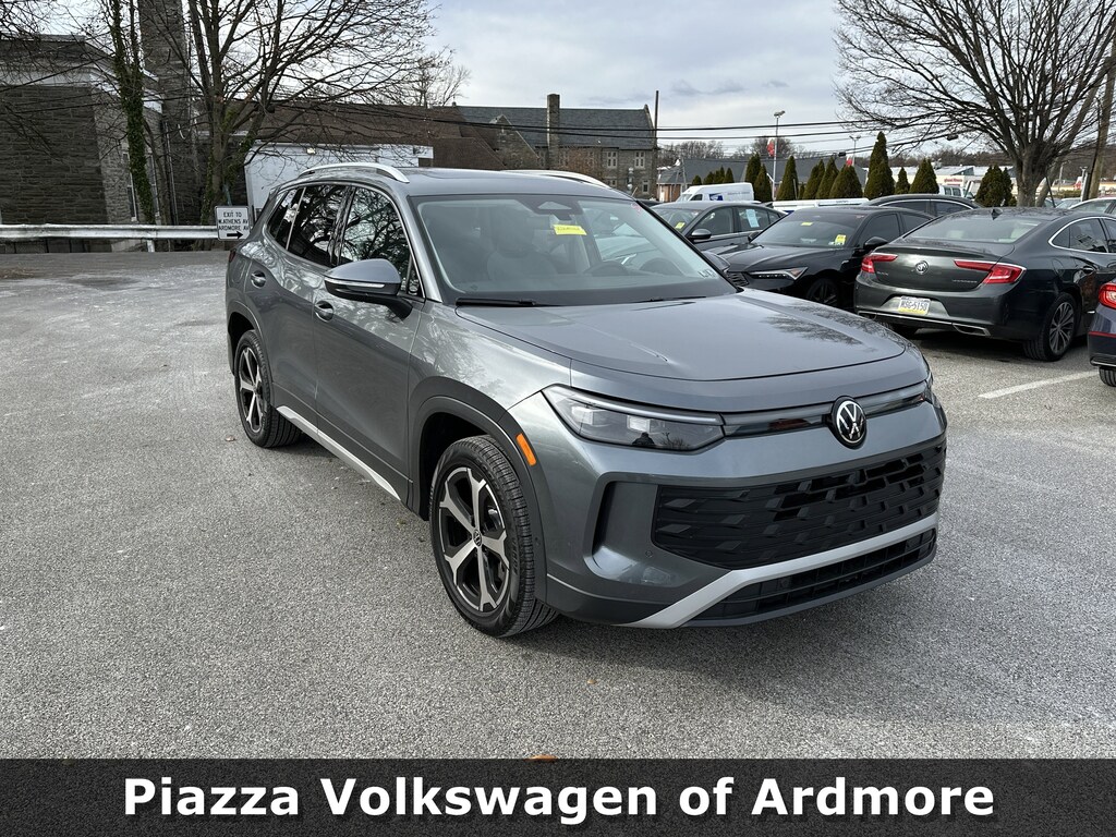 Used 2025 Volkswagen Tiguan 2.0T SE SUV