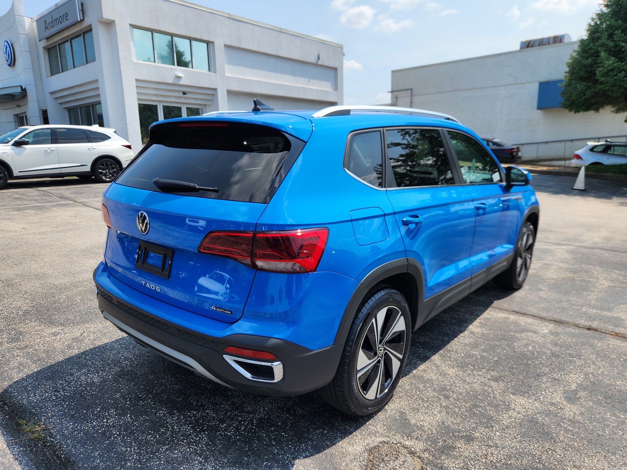 2024 Volkswagen Taos SE photo 4