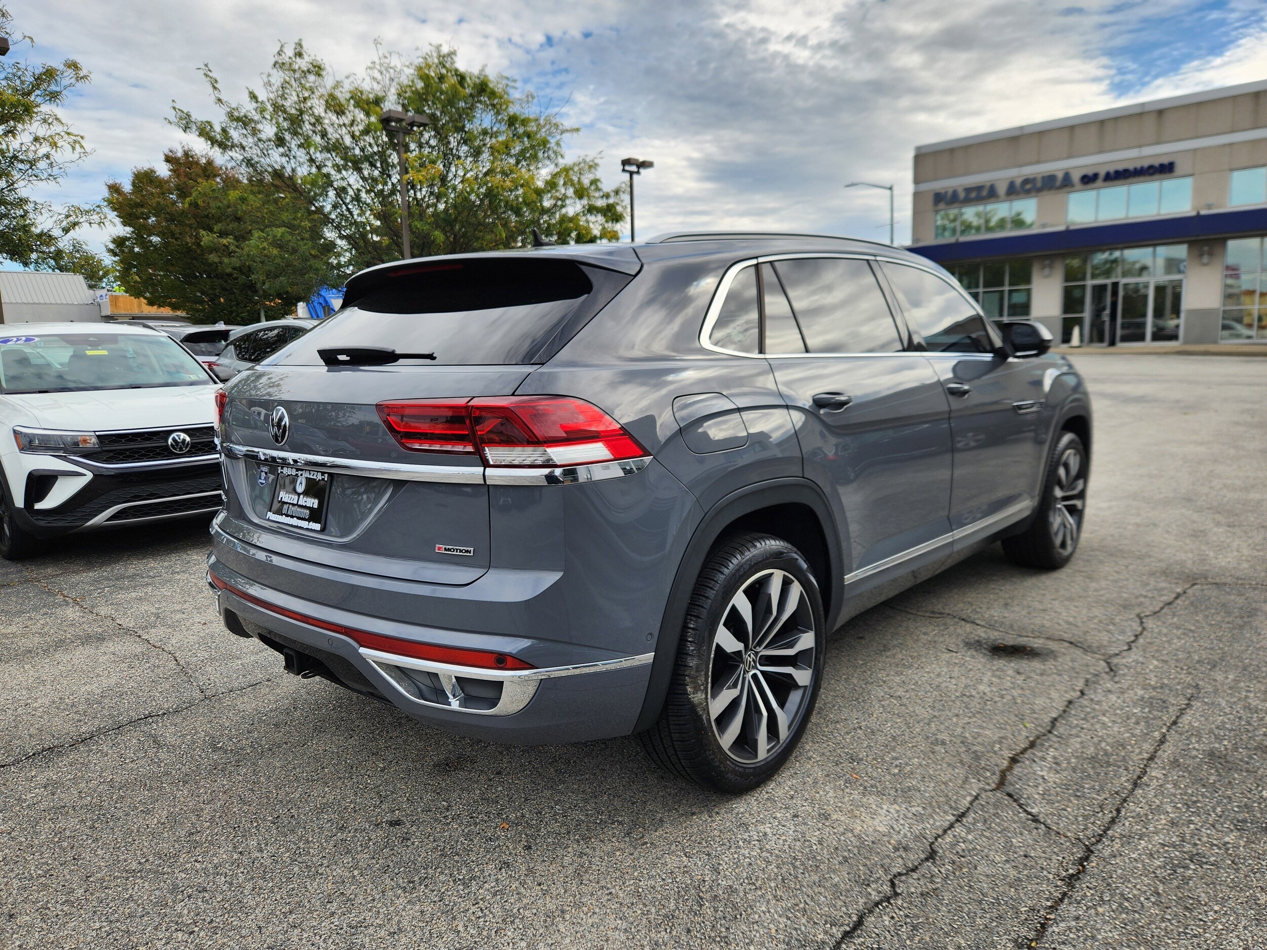 2020 Volkswagen Atlas Cross Sport V6 SEL Premium R-Line photo 4