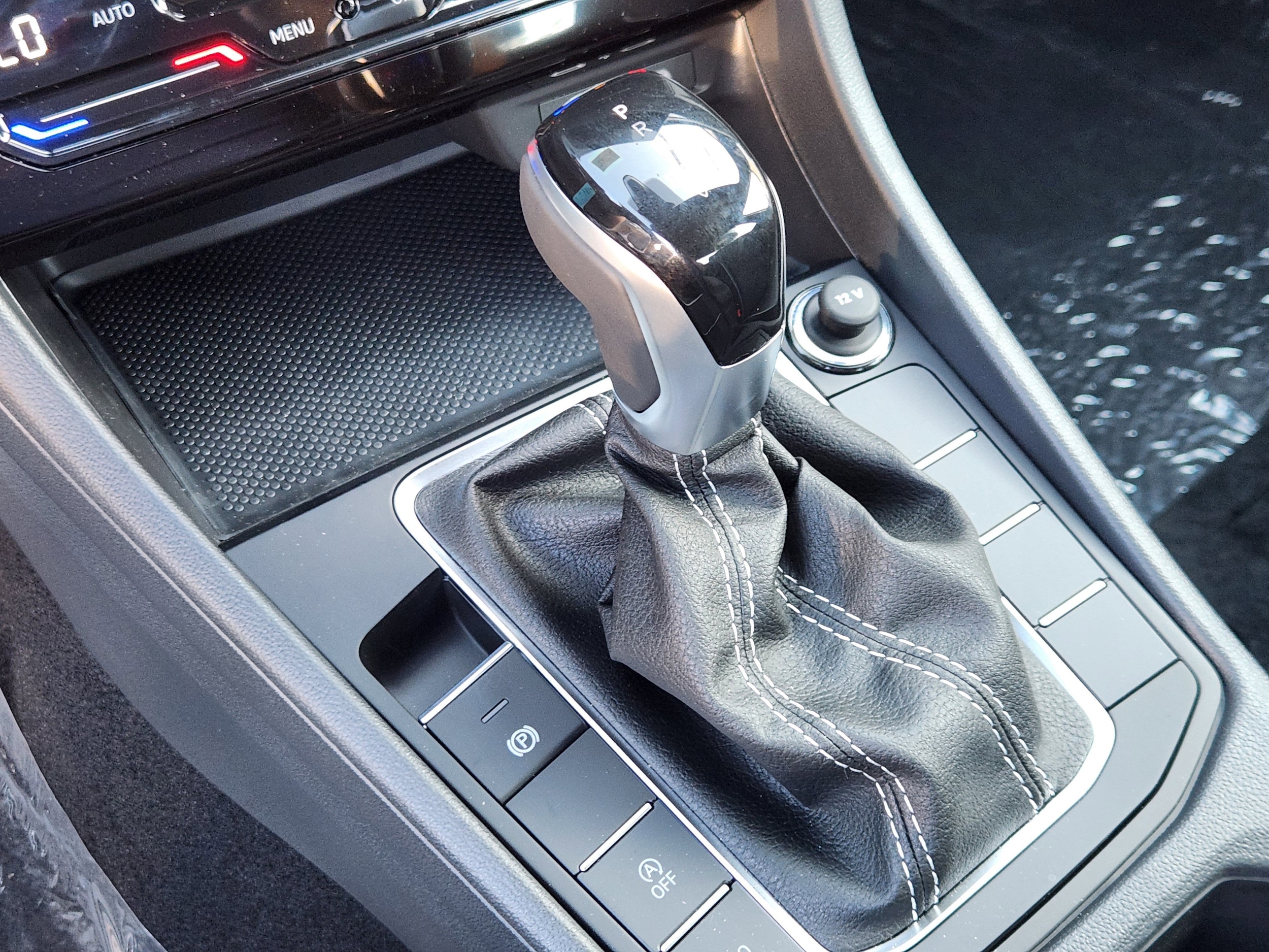 2025 Volkswagen Jetta Sport - Photo 13