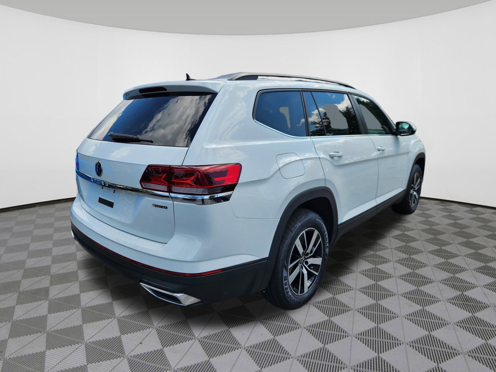 2023 Volkswagen Atlas SE photo 3