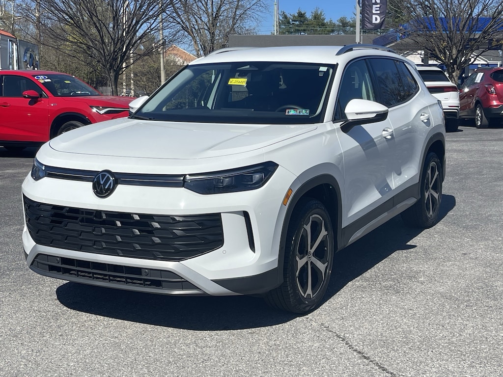 Certified 2025 Volkswagen Tiguan 2.0T SE SUV