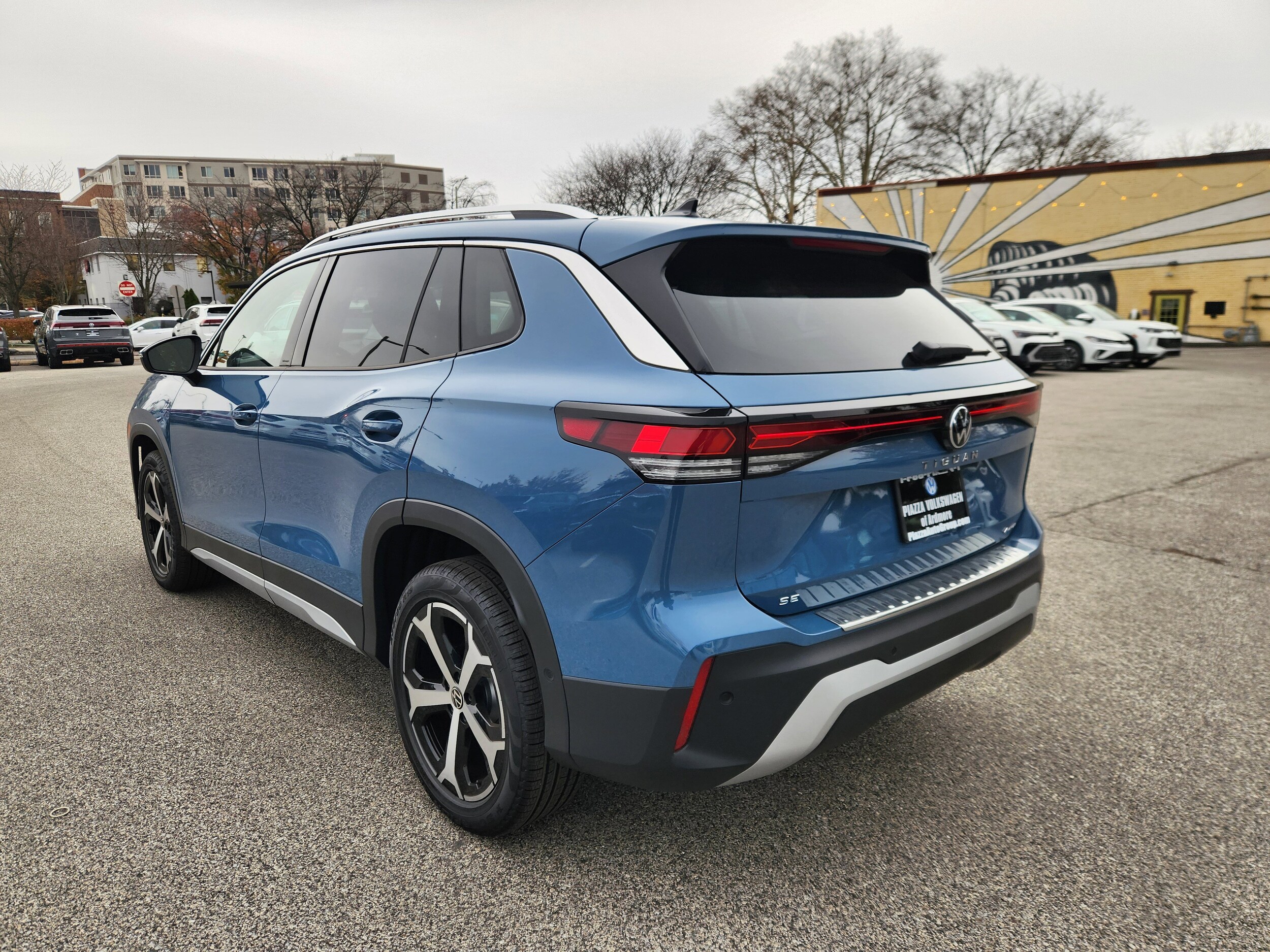 2025 Volkswagen Tiguan SE photo 3