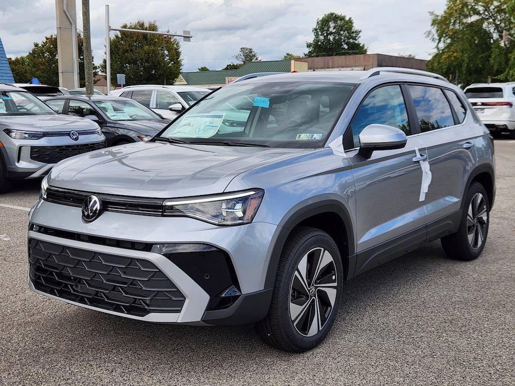 New 2025 Volkswagen Taos 1.5T SE SUV