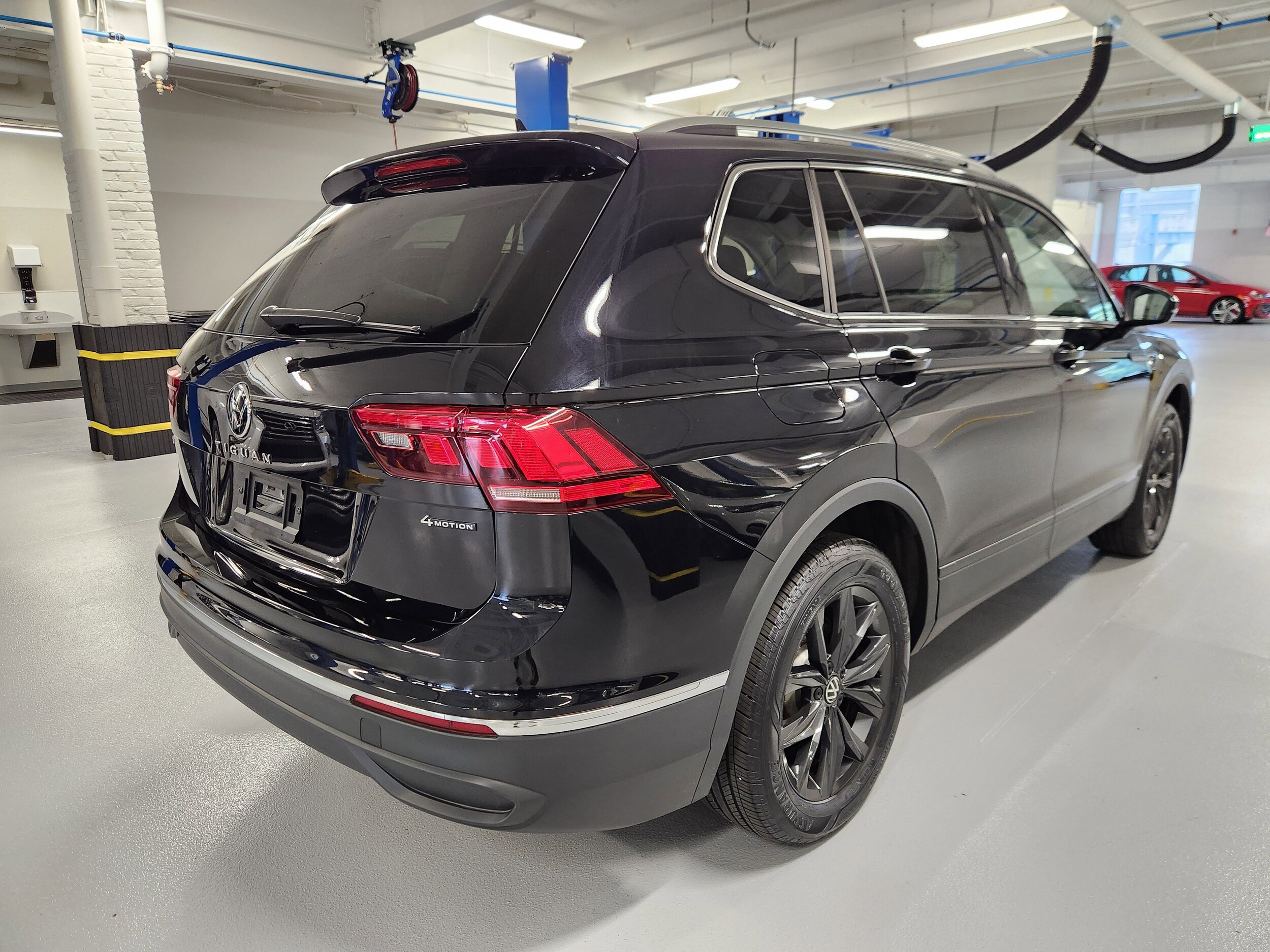 2024 Volkswagen Tiguan SE Wolfsburg Edition photo 3
