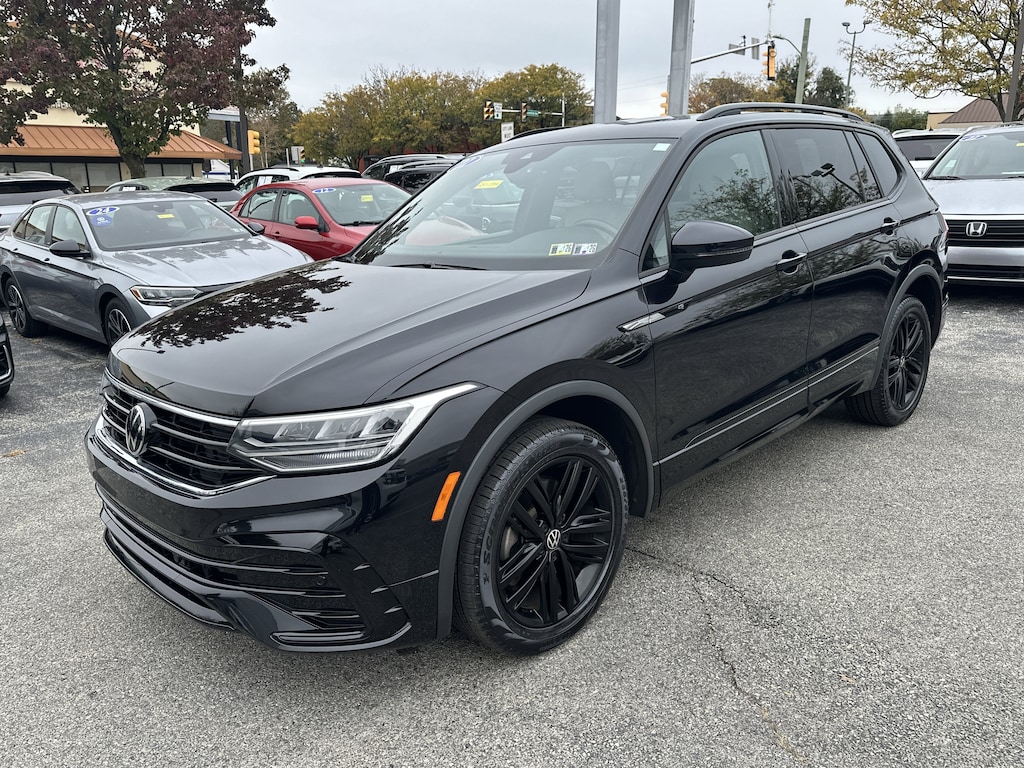 Certified 2022 Volkswagen Tiguan 2.0T SE R-Line Black SUV